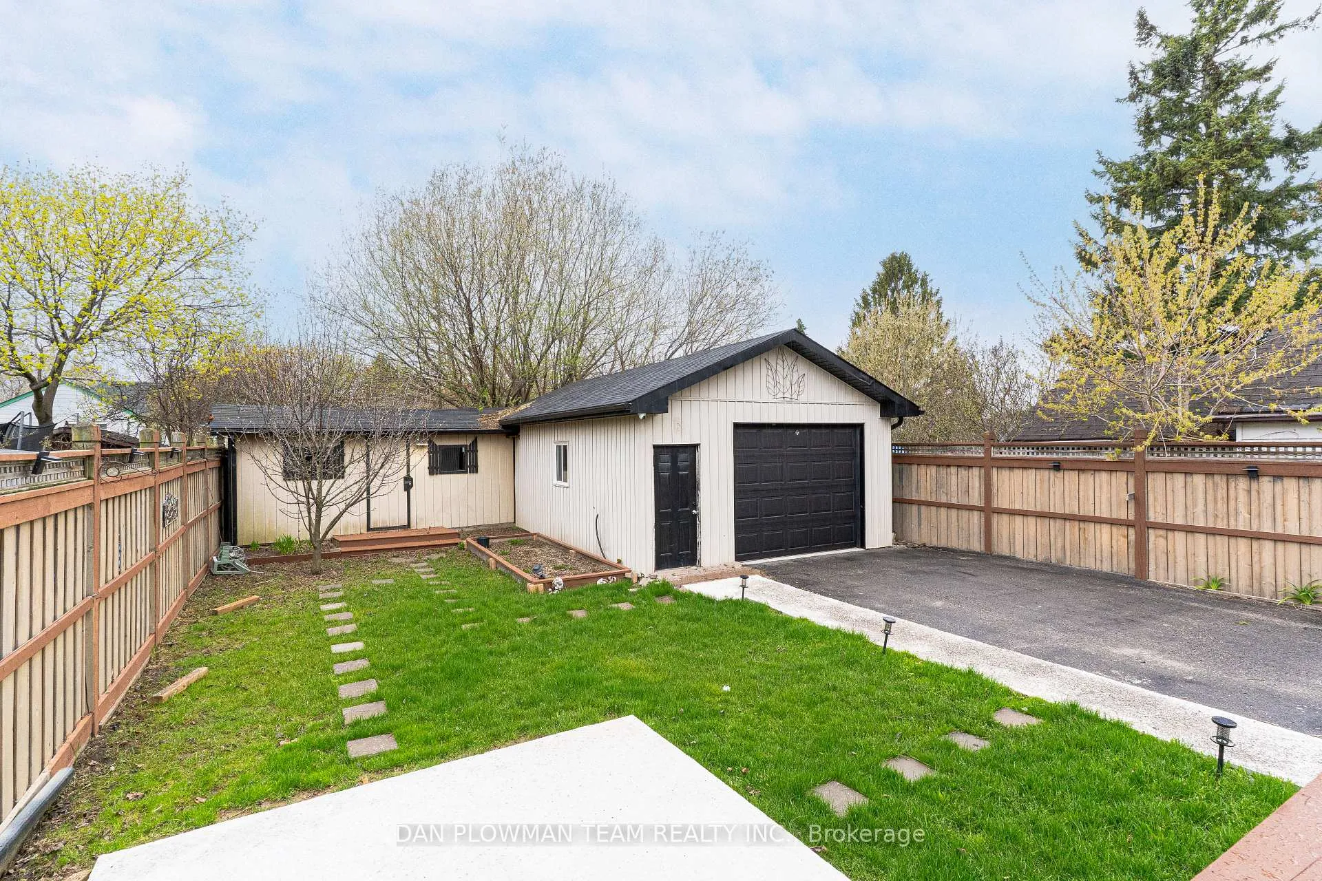 Photo 31 of 752 Douglas Street, Oshawa, Lakeview — HOMEH