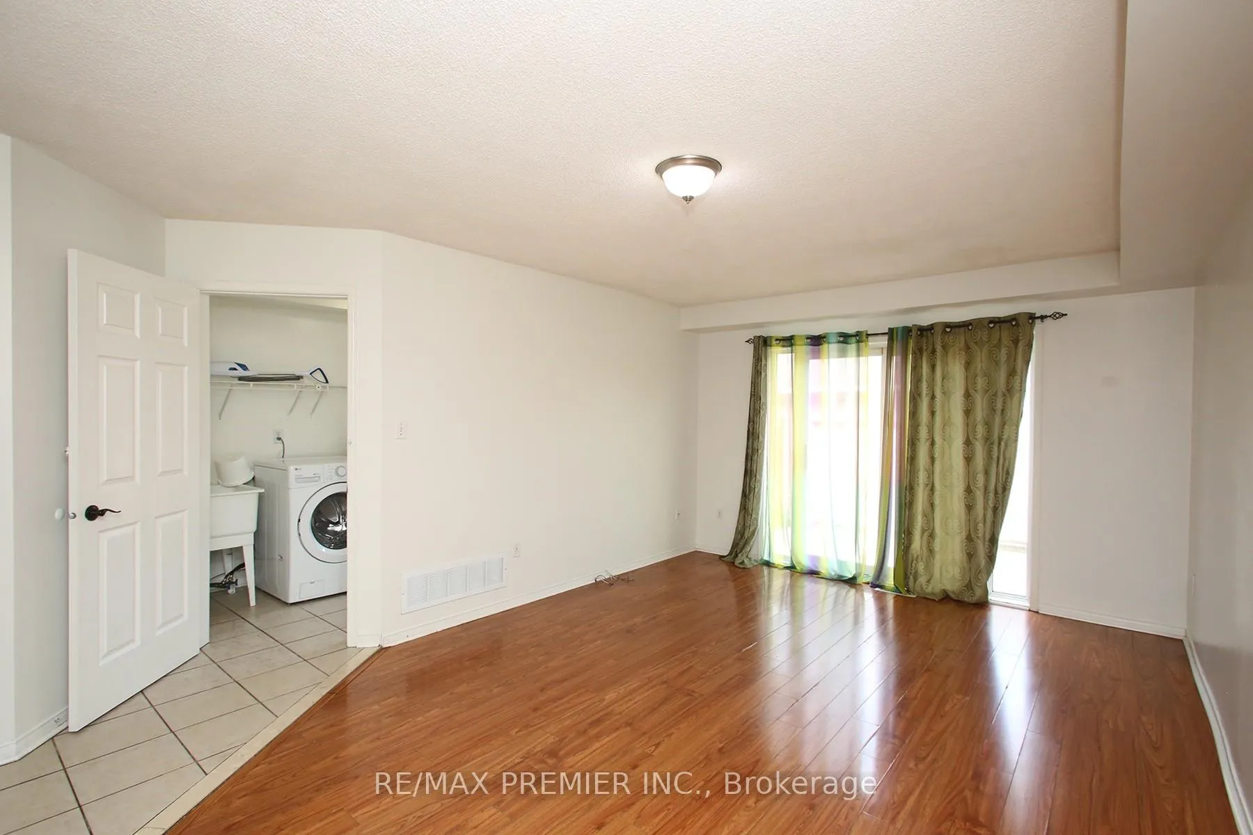 Photo 7 of 205 Equator Crescent, Vaughan, Vellore Village — HOMEH