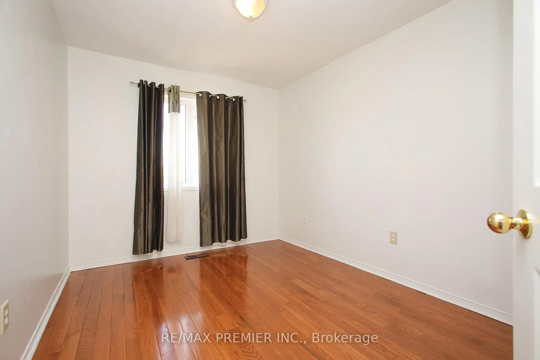 Photo 17 of 205 Equator Crescent, Vaughan, Vellore Village — HOMEH
