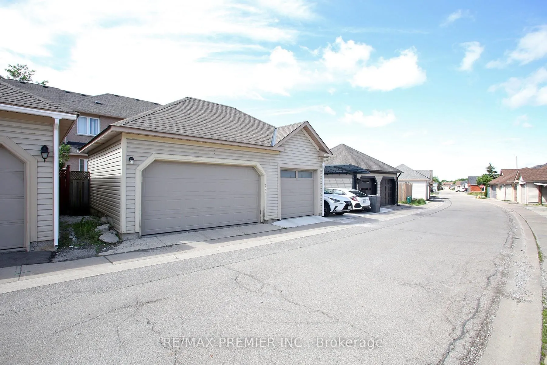 Photo 29 of 205 Equator Crescent, Vaughan, Vellore Village — HOMEH