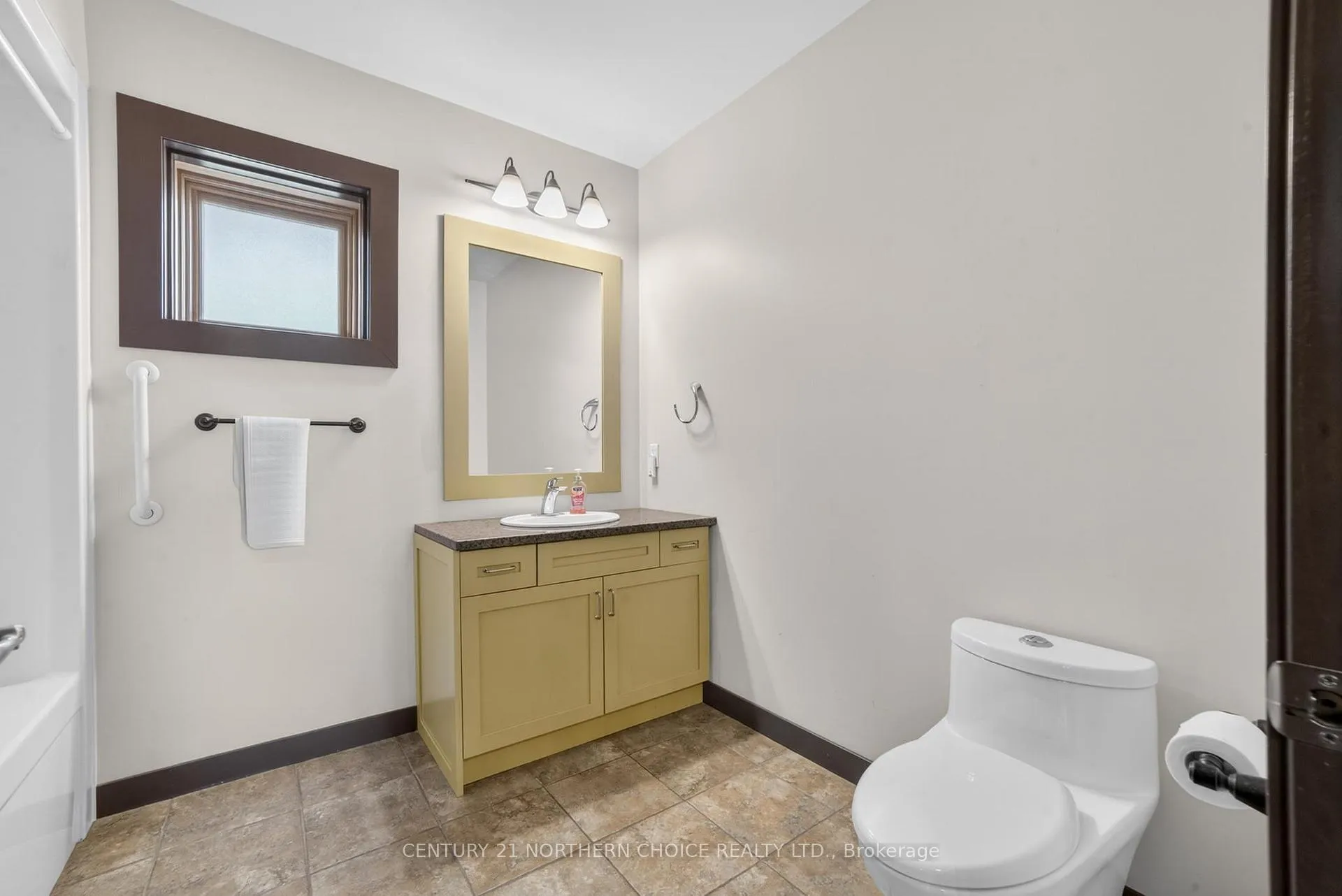 Photo 34 of Unit 103, 10 Forestry Bay, Kenora, Tunnel Island — HOMEH