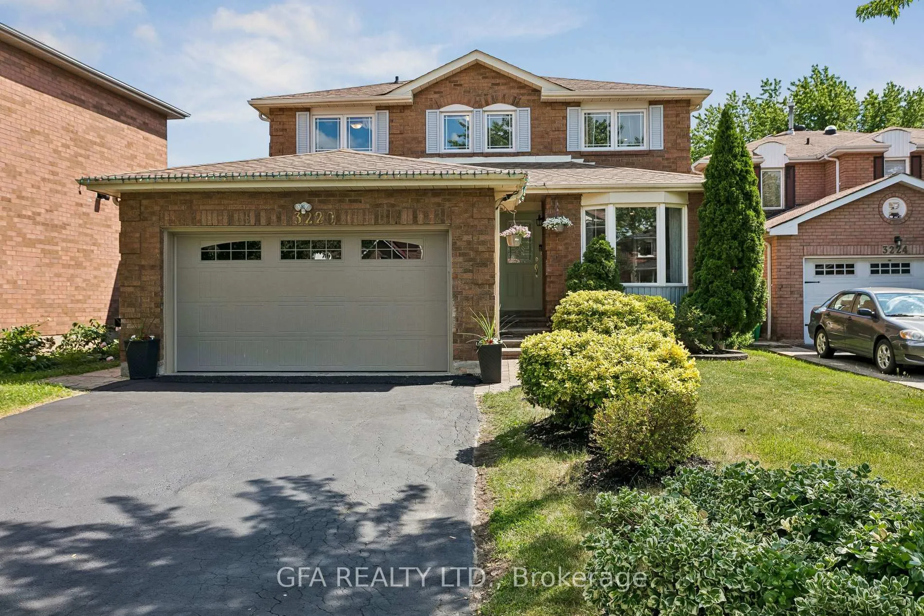 Front of 3220 Turnstone Crescent