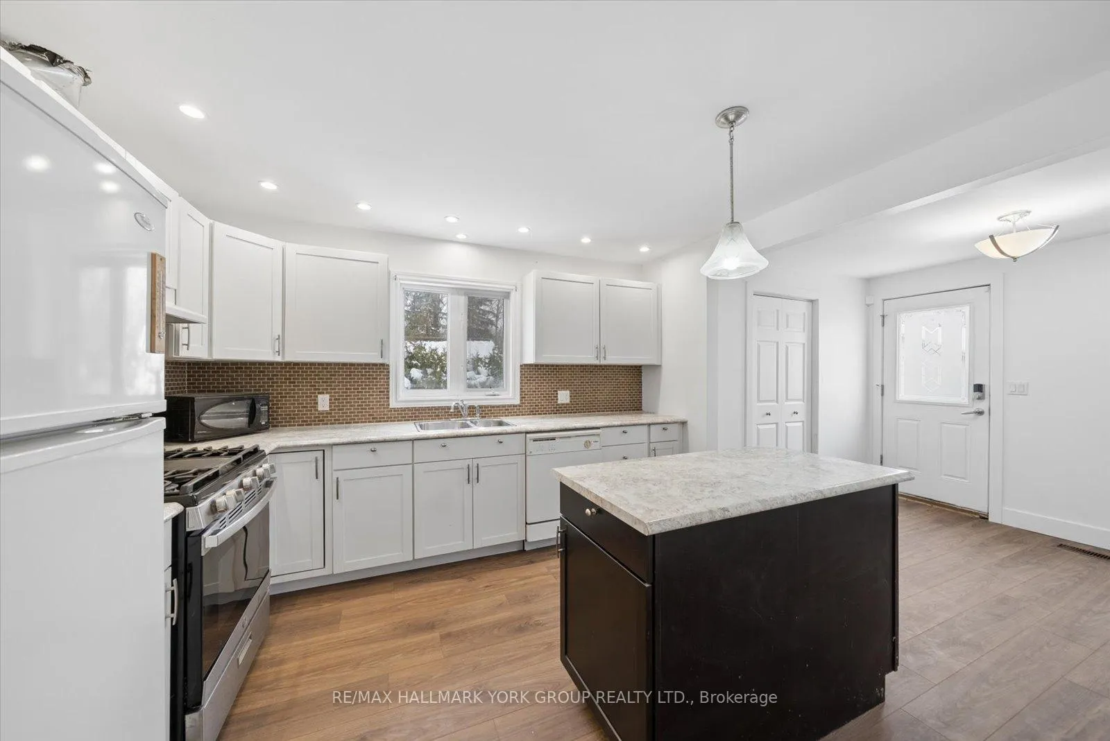 Photo 3 of Unit Upper, 27008 Kennedy Road, Georgina, Historic Lakeshore Communities — HOMEH