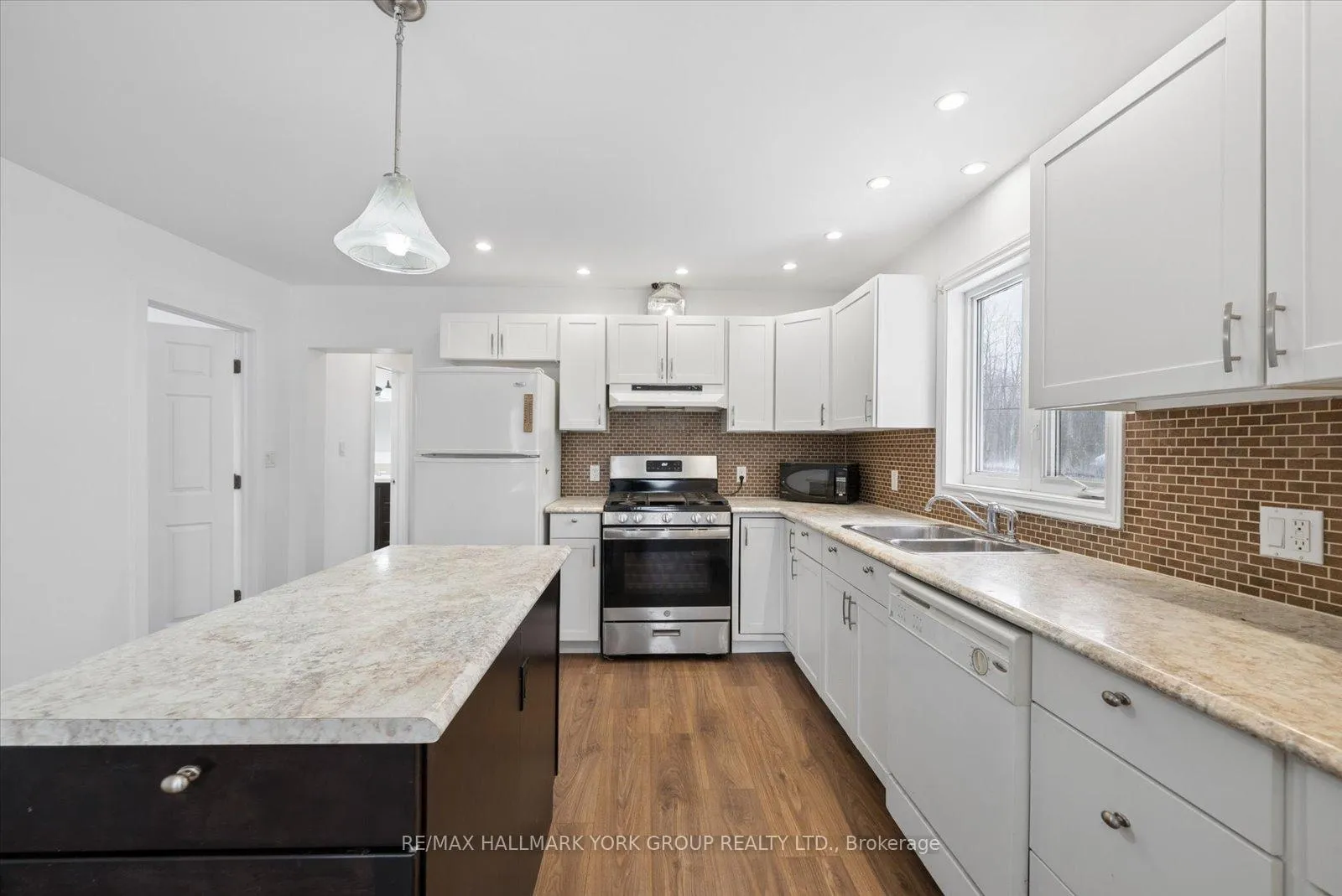 Photo 4 of Unit Upper, 27008 Kennedy Road, Georgina, Historic Lakeshore Communities — HOMEH