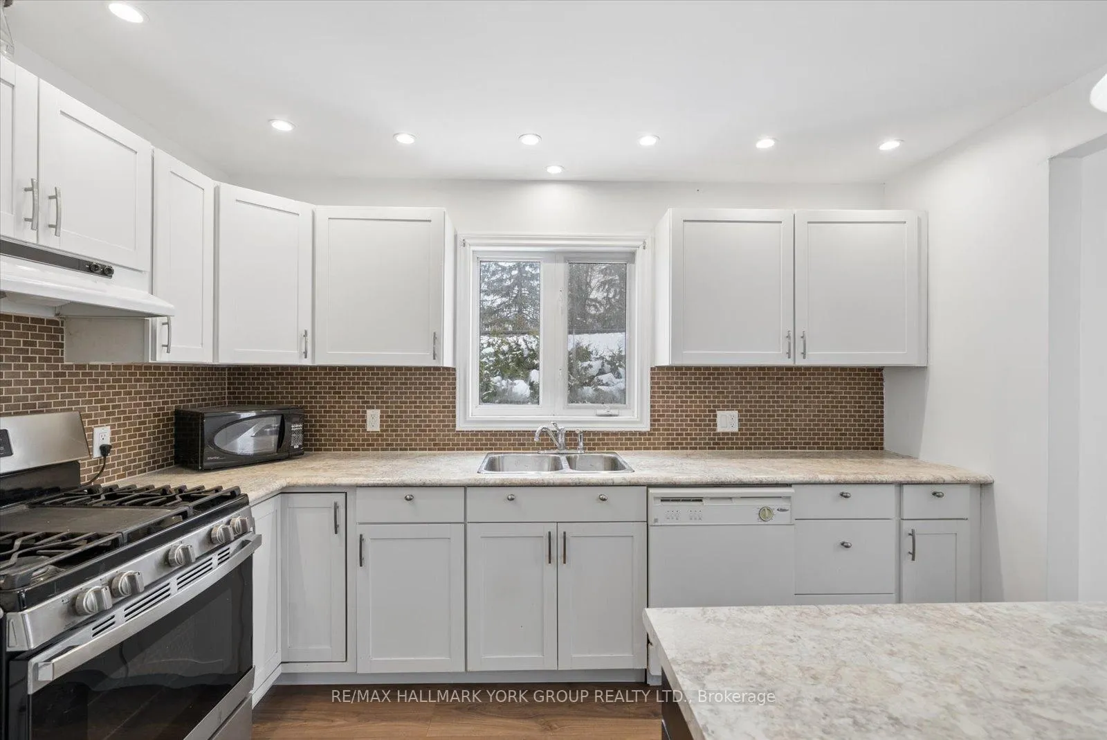 Photo 5 of Unit Upper, 27008 Kennedy Road, Georgina, Historic Lakeshore Communities — HOMEH