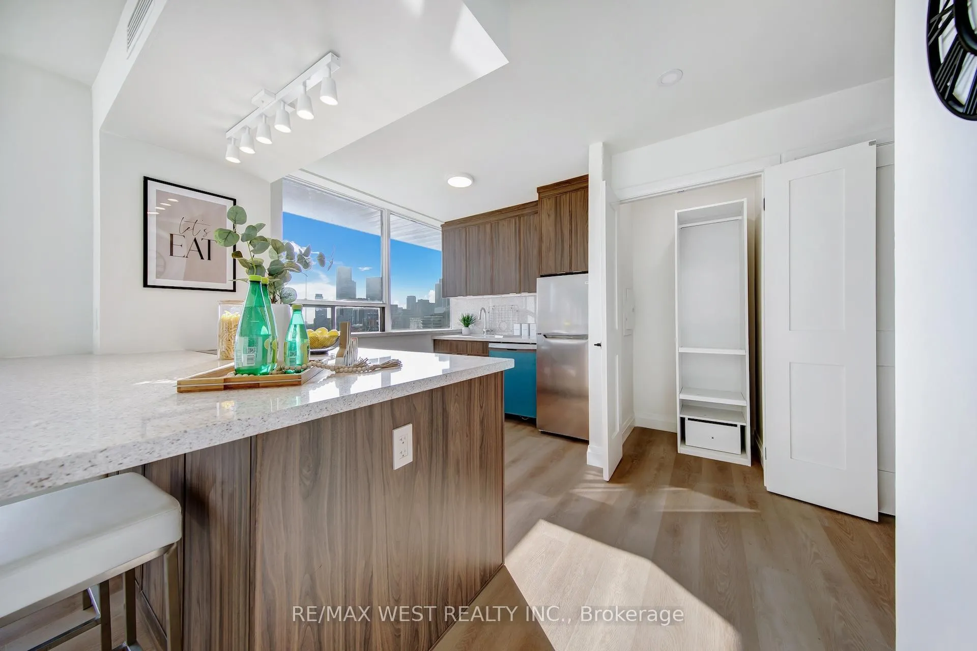 Photo 3 of Unit 1202, 914 Yonge Street, Toronto, The Annex — HOMEH