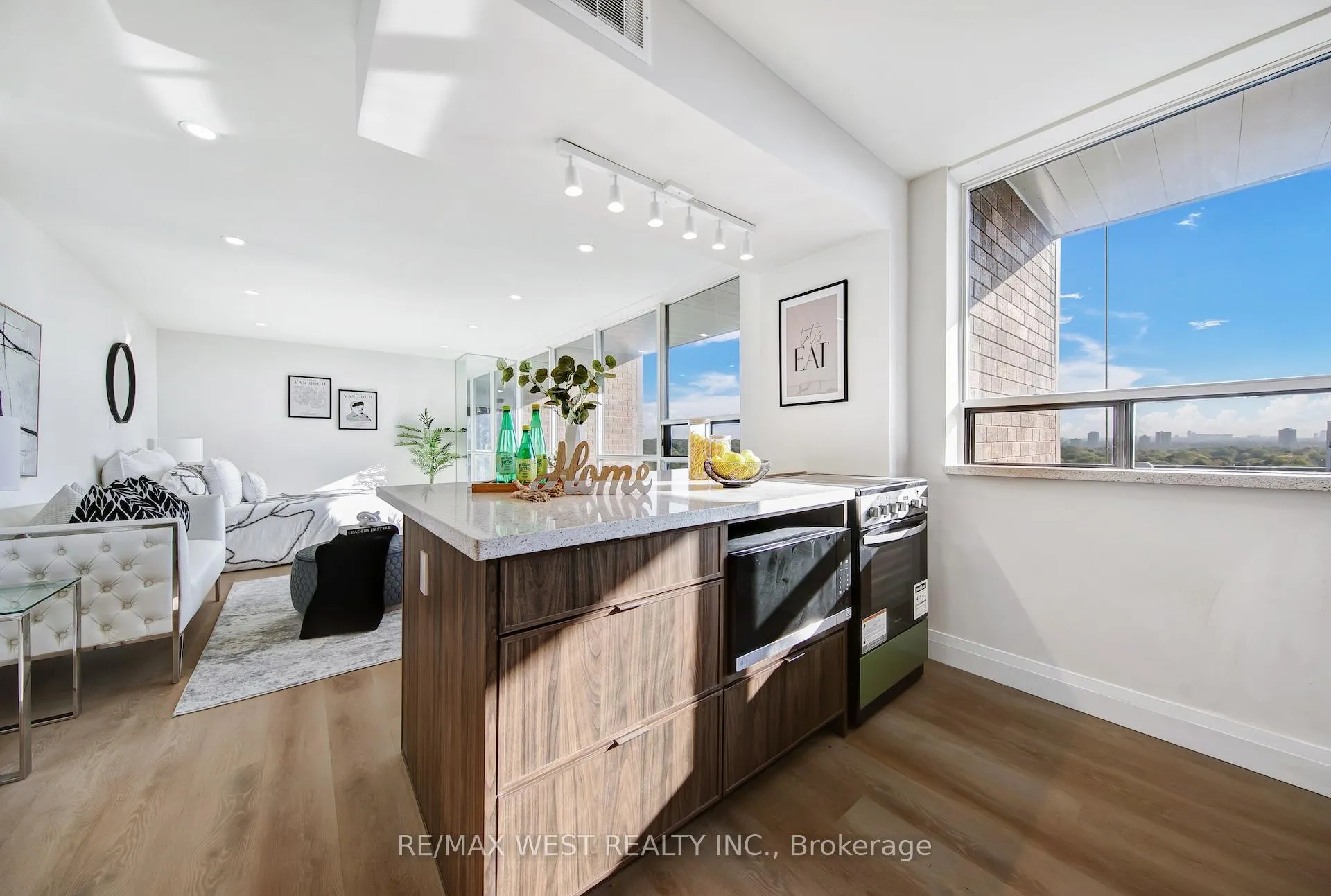 Photo 5 of Unit 1202, 914 Yonge Street, Toronto, The Annex — HOMEH