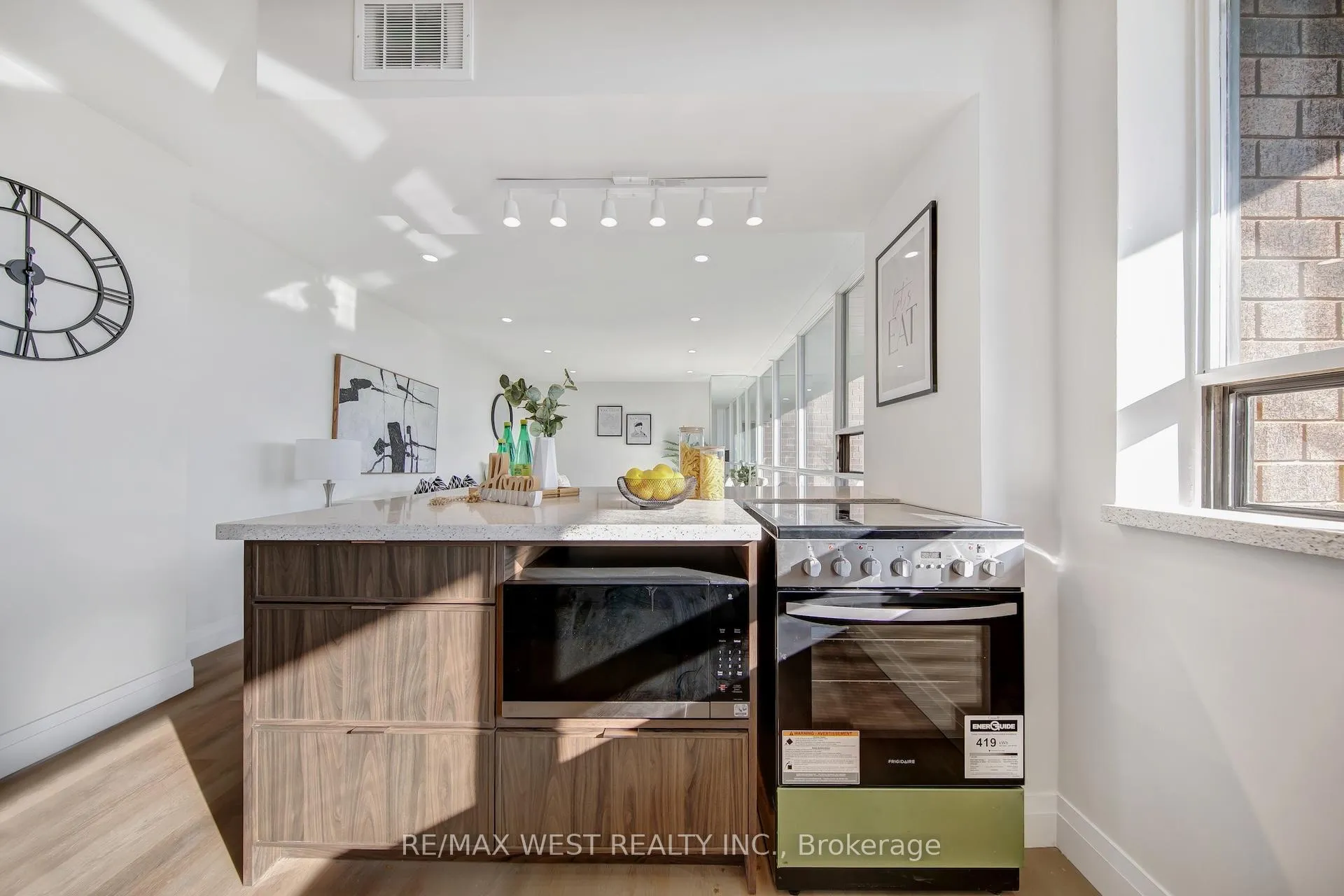 Photo 7 of Unit 1202, 914 Yonge Street, Toronto, The Annex — HOMEH