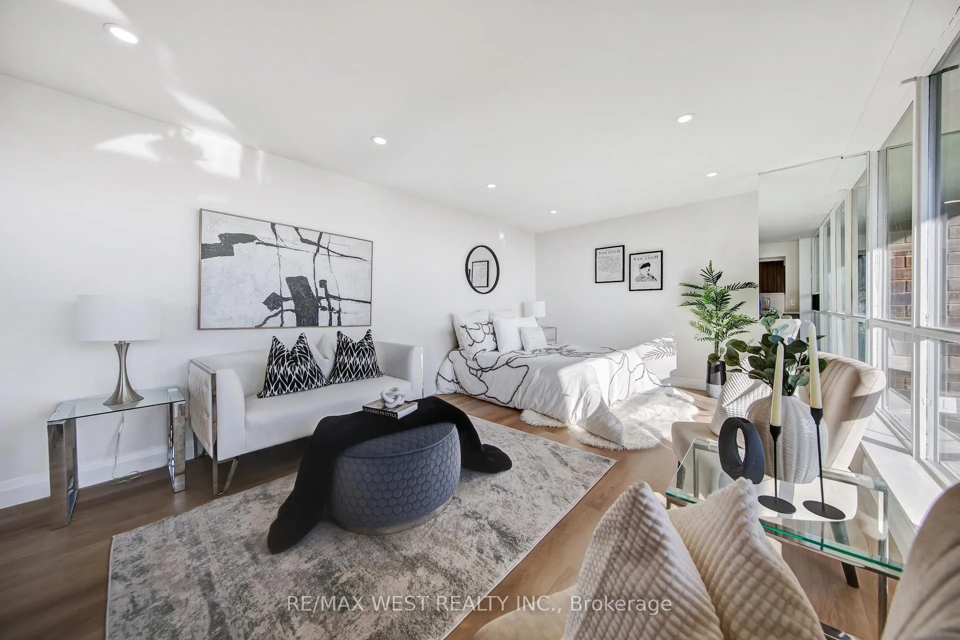 Photo 9 of Unit 1202, 914 Yonge Street, Toronto, The Annex — HOMEH