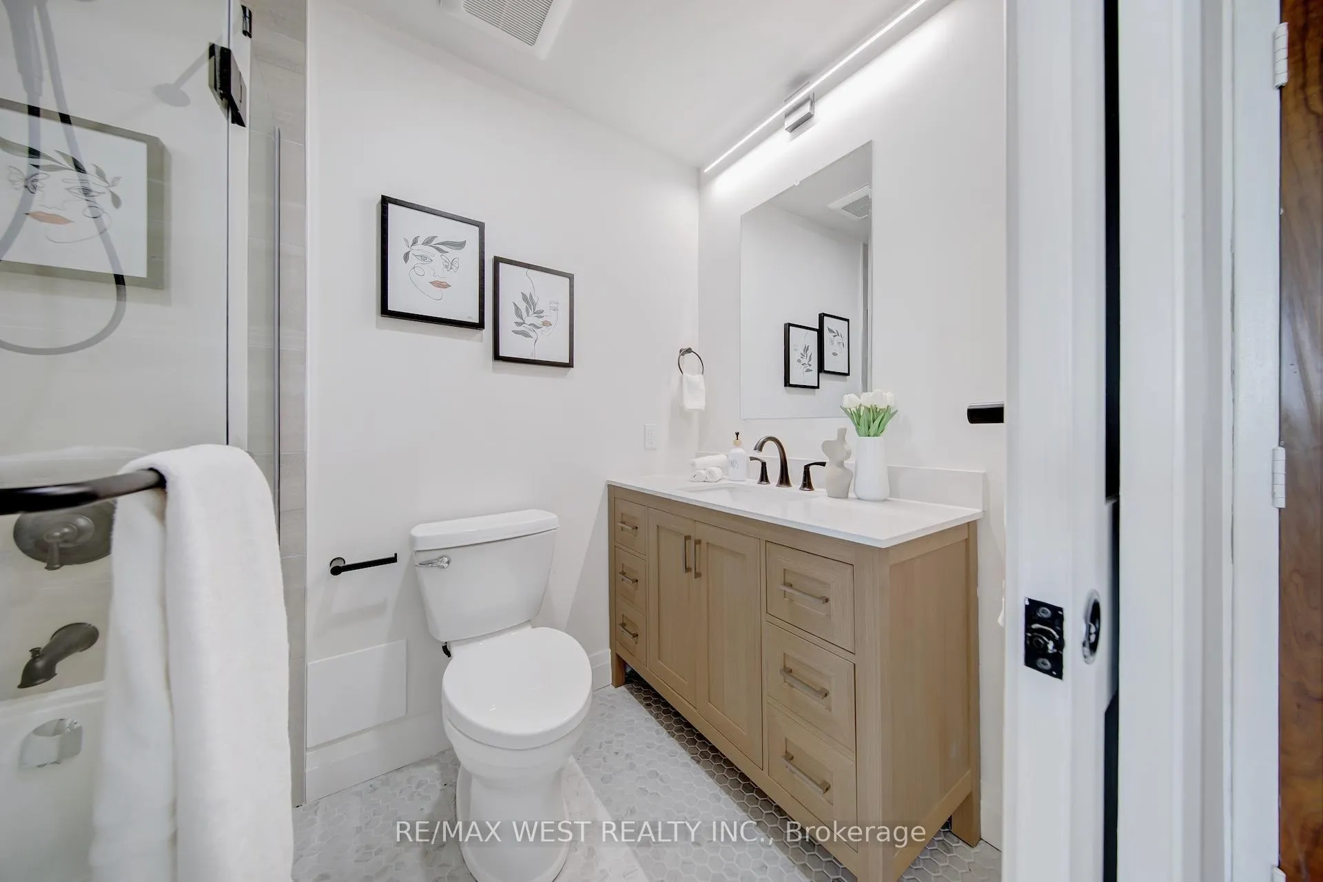 Photo 14 of Unit 1202, 914 Yonge Street, Toronto, The Annex — HOMEH