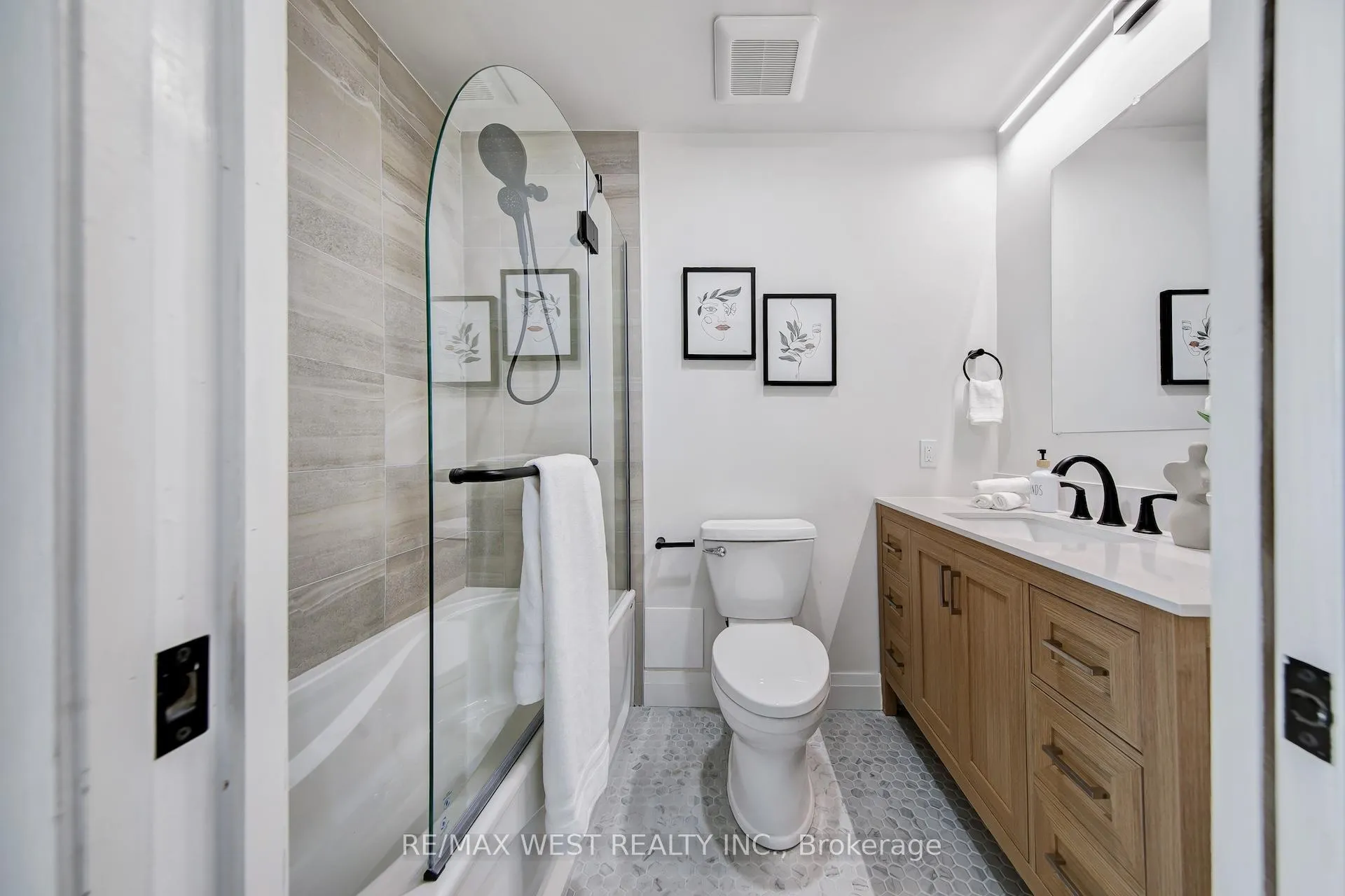 Photo 15 of Unit 1202, 914 Yonge Street, Toronto, The Annex — HOMEH
