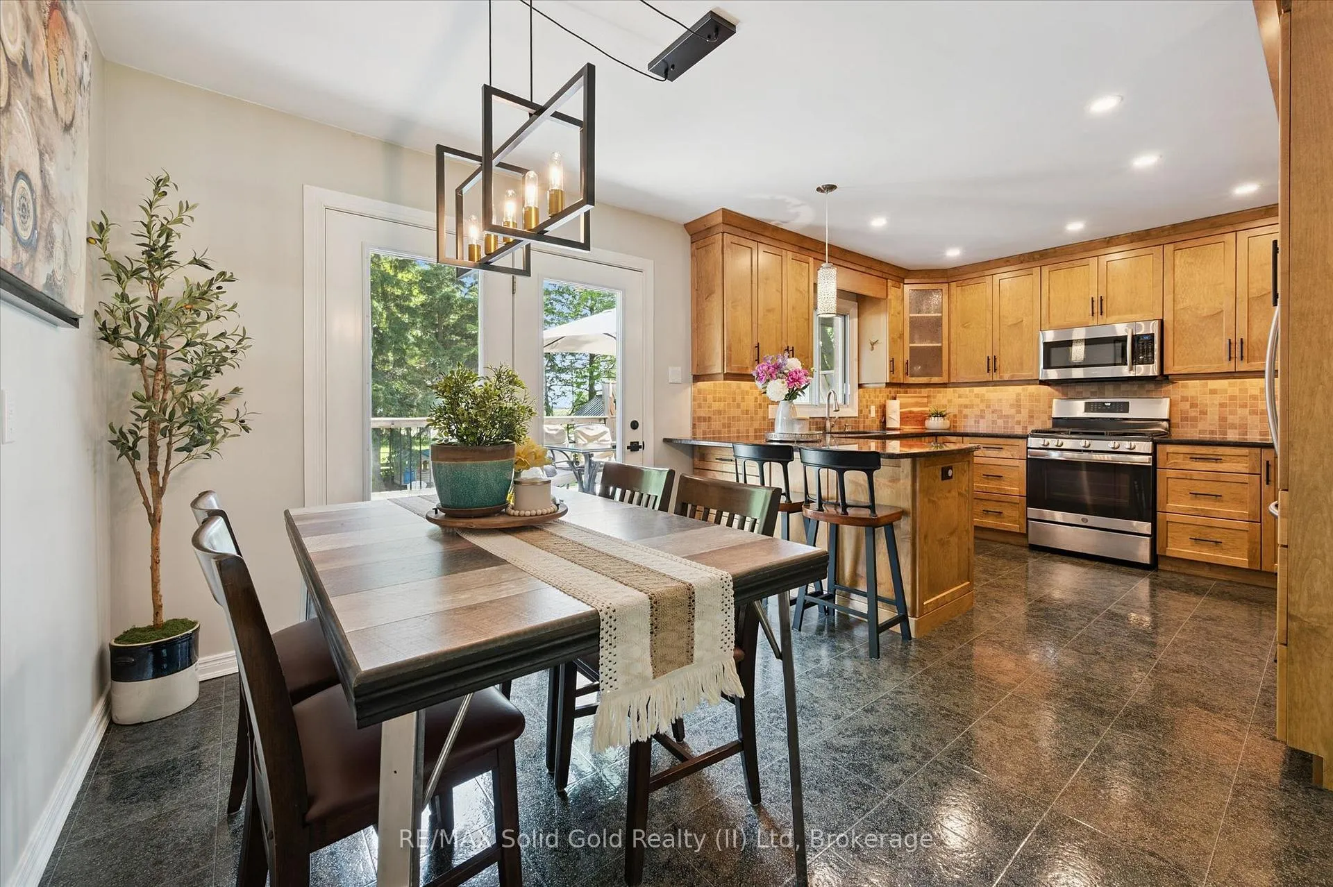 Photo 9 of 107 Clarence Avenue, Wilmot — HOMEH
