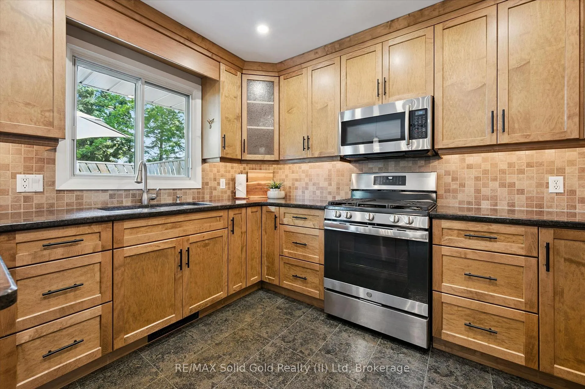 Photo 11 of 107 Clarence Avenue, Wilmot — HOMEH