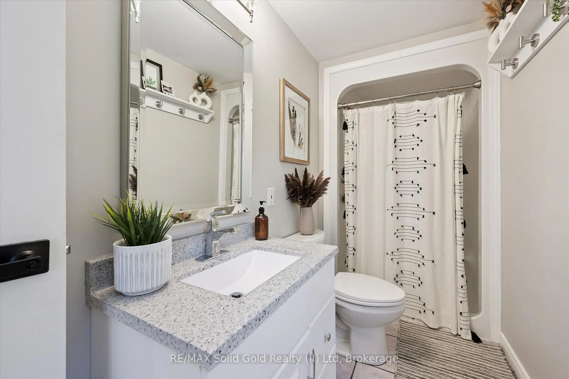 Photo 17 of 107 Clarence Avenue, Wilmot — HOMEH