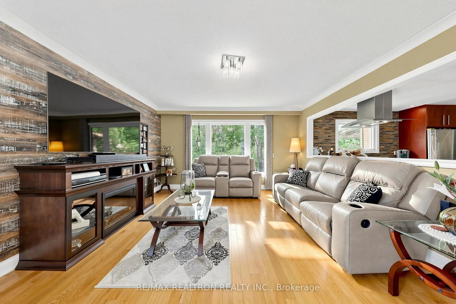 Photo 17 of 250 Kingscross Drive, King, King City — HOMEH