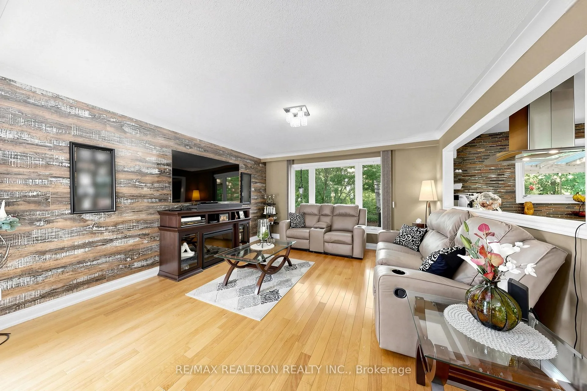 Photo 18 of 250 Kingscross Drive, King, King City — HOMEH