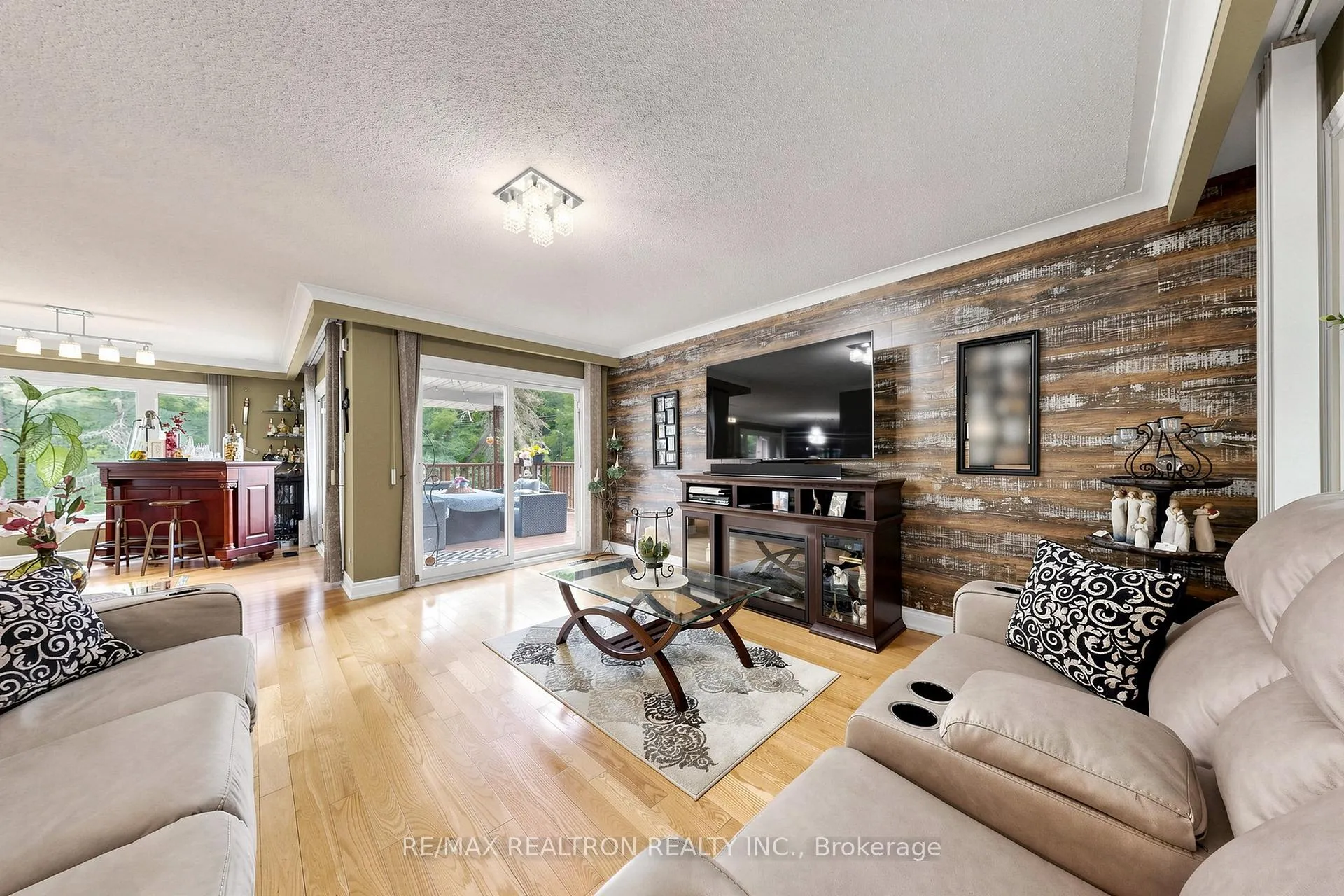 Photo 22 of 250 Kingscross Drive, King, King City — HOMEH