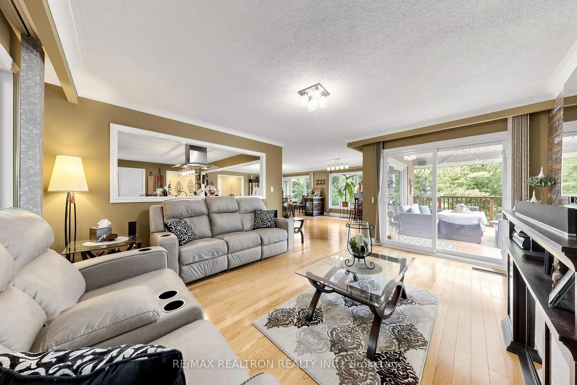 Photo 7 of 250 Kingscross Drive, King, King City — HOMEH