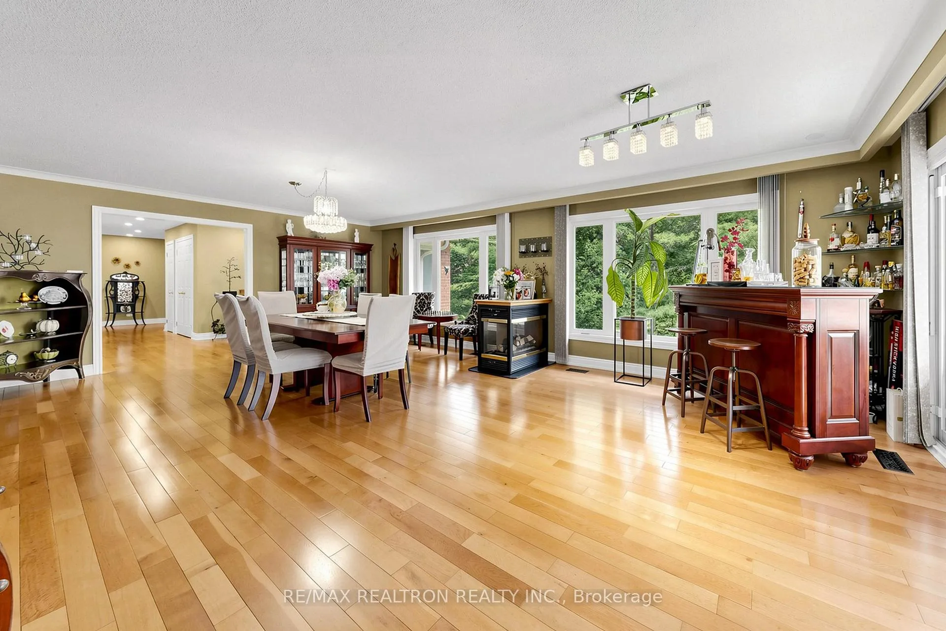 Photo 8 of 250 Kingscross Drive, King, King City — HOMEH