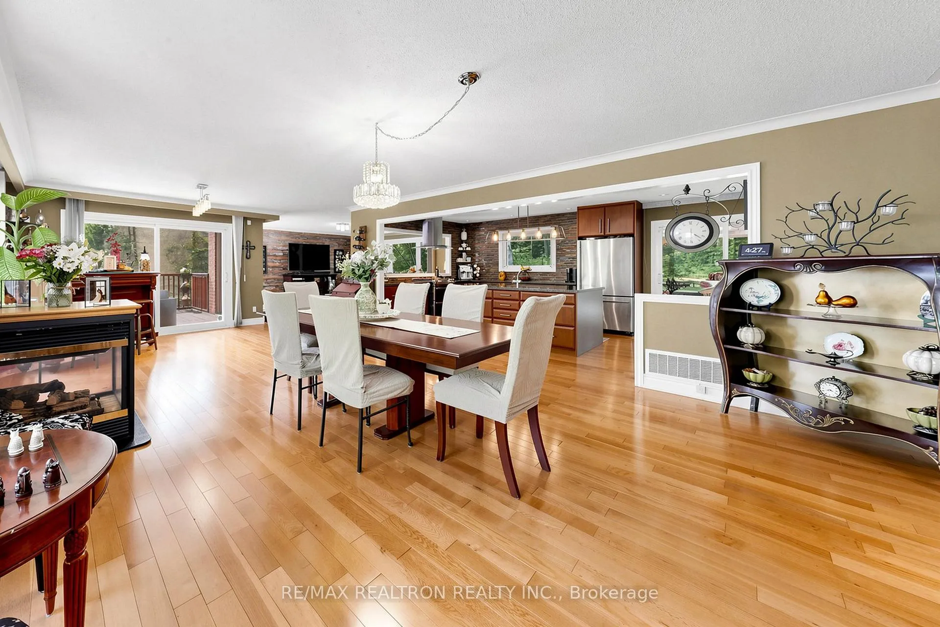 Photo 24 of 250 Kingscross Drive, King, King City — HOMEH