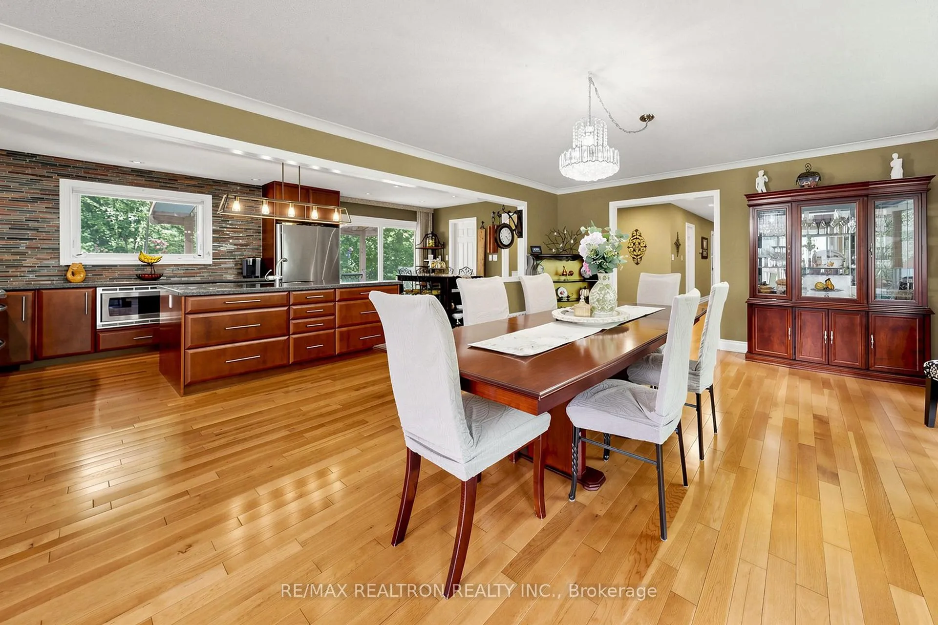 Photo 26 of 250 Kingscross Drive, King, King City — HOMEH