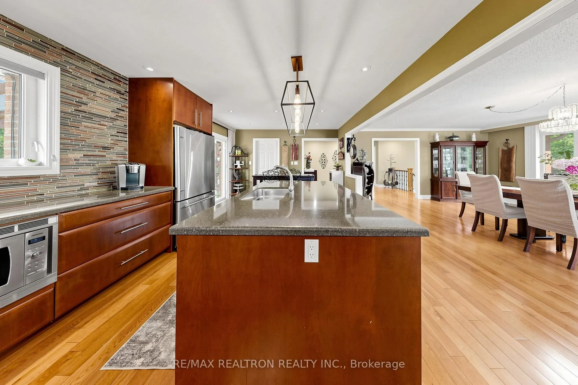 Photo 33 of 250 Kingscross Drive, King, King City — HOMEH