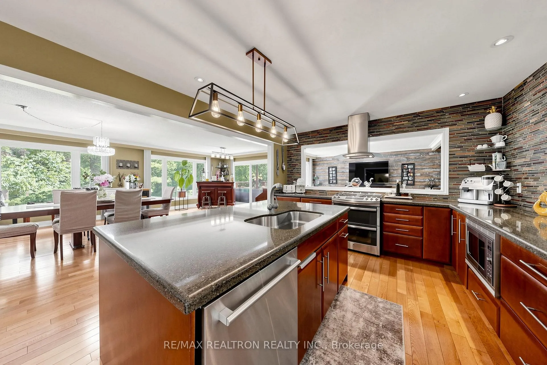 Photo 34 of 250 Kingscross Drive, King, King City — HOMEH