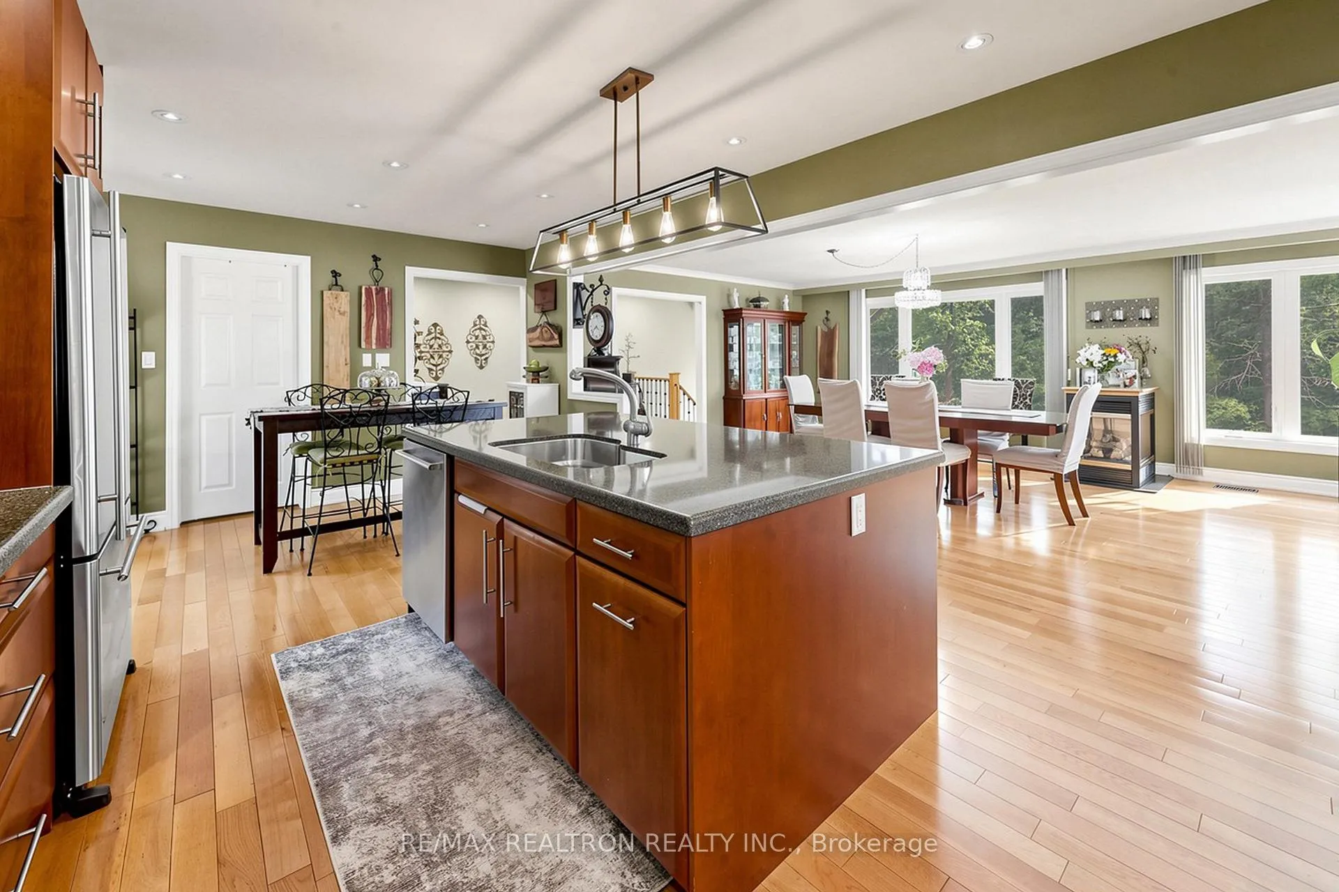 Photo 36 of 250 Kingscross Drive, King, King City — HOMEH