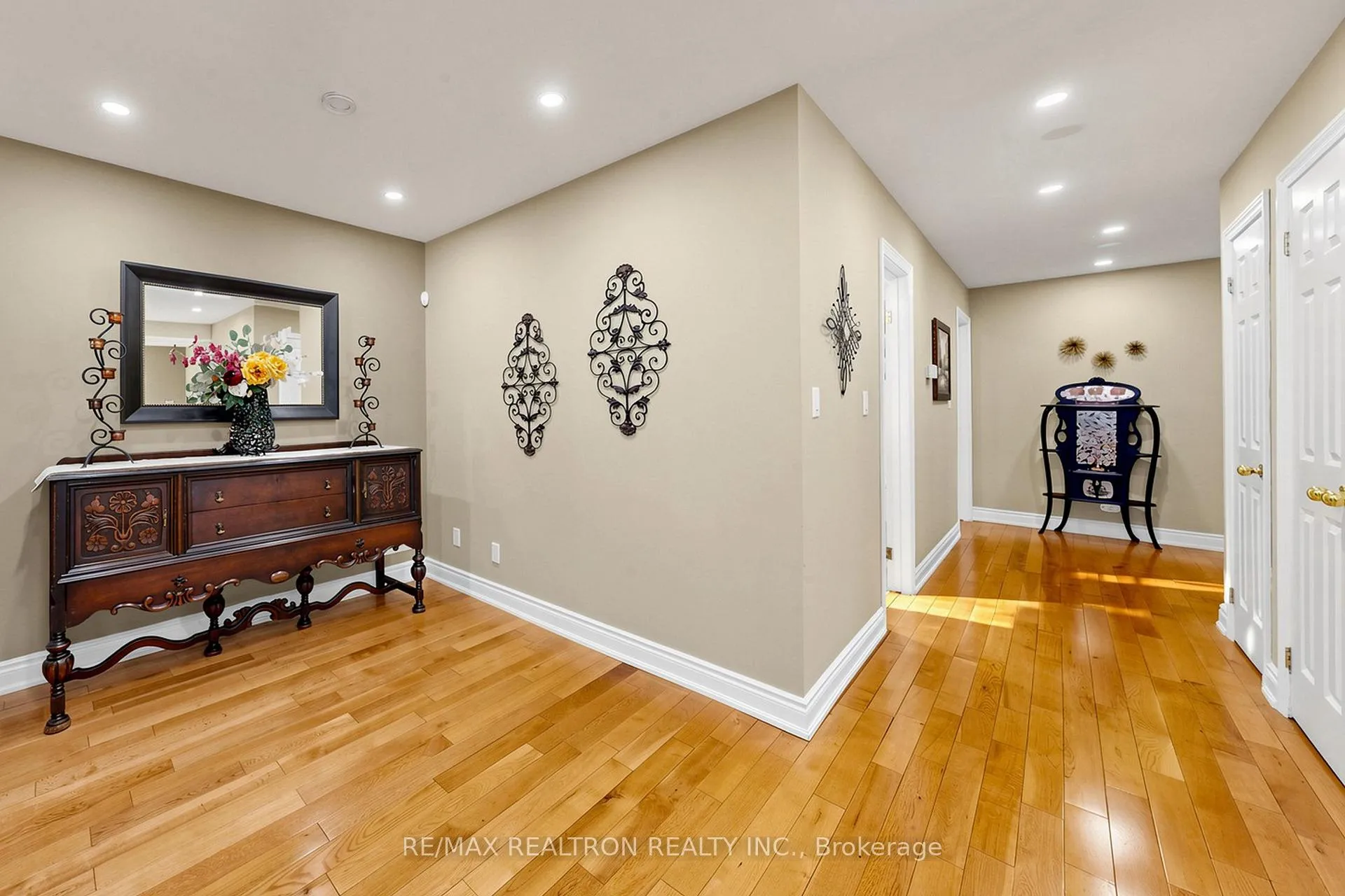 Photo 40 of 250 Kingscross Drive, King, King City — HOMEH
