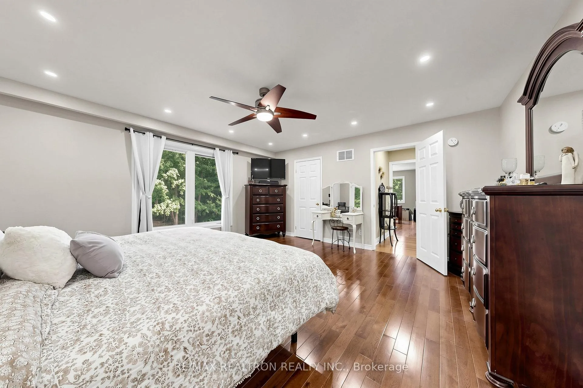 Photo 45 of 250 Kingscross Drive, King, King City — HOMEH