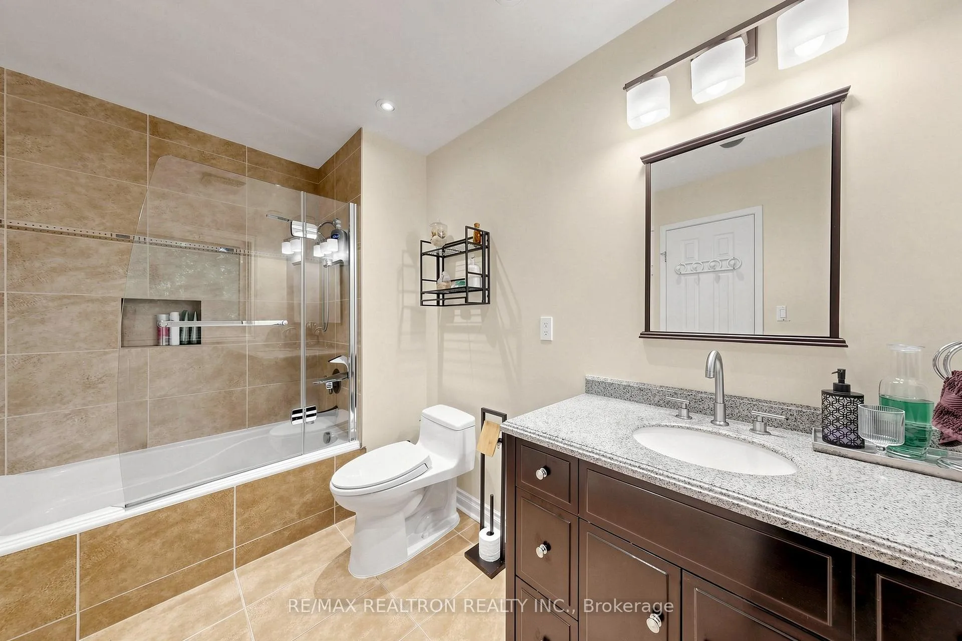 Photo 47 of 250 Kingscross Drive, King, King City — HOMEH