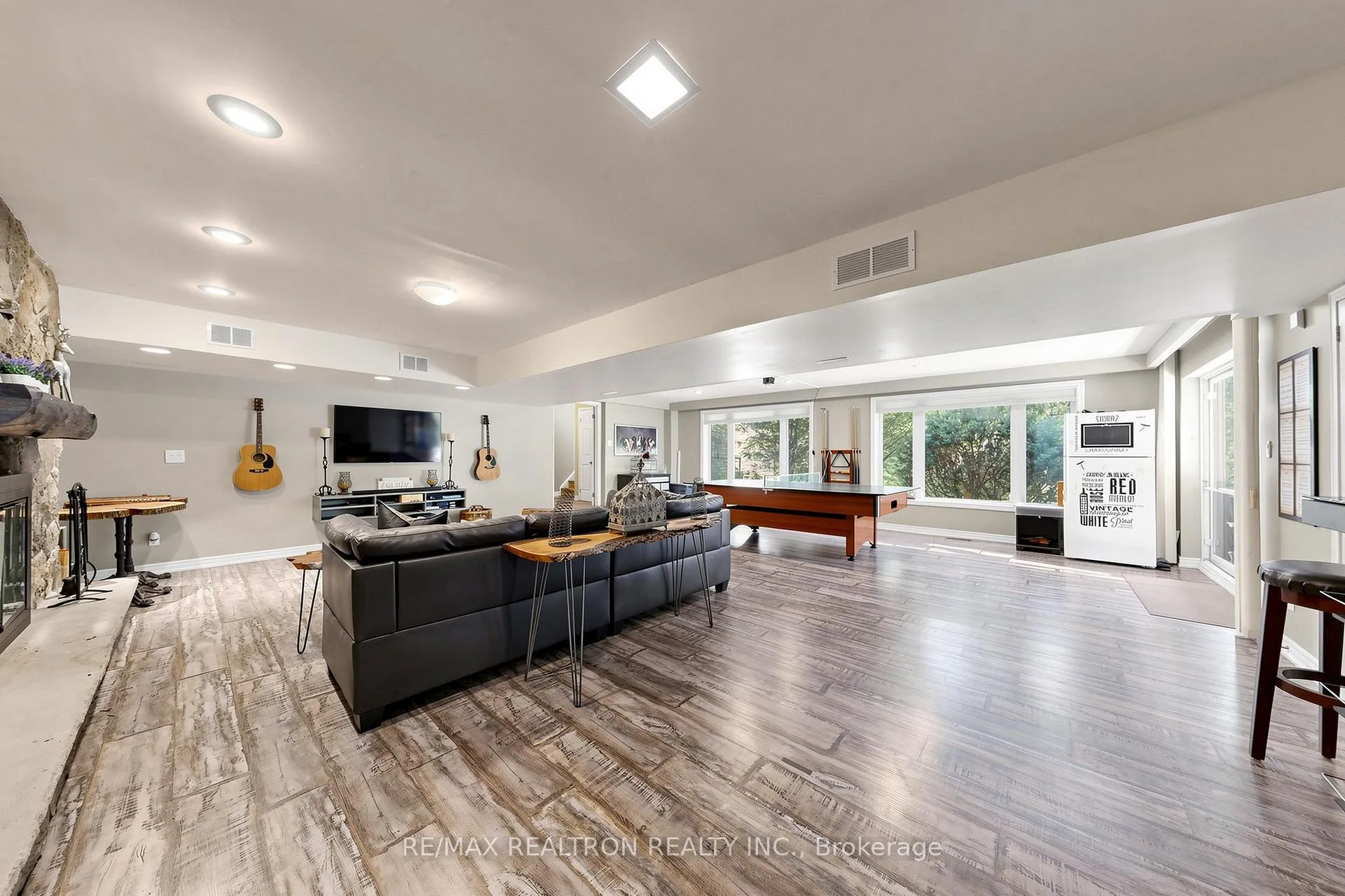 Photo 72 of 250 Kingscross Drive, King, King City — HOMEH