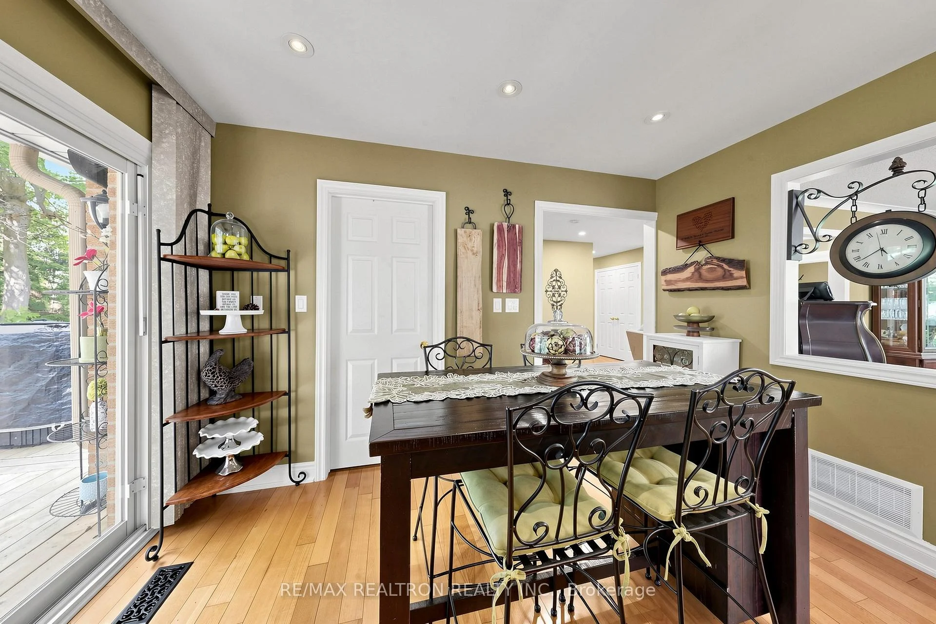 Photo 35 of 250 Kingscross Drive, King, King City — HOMEH