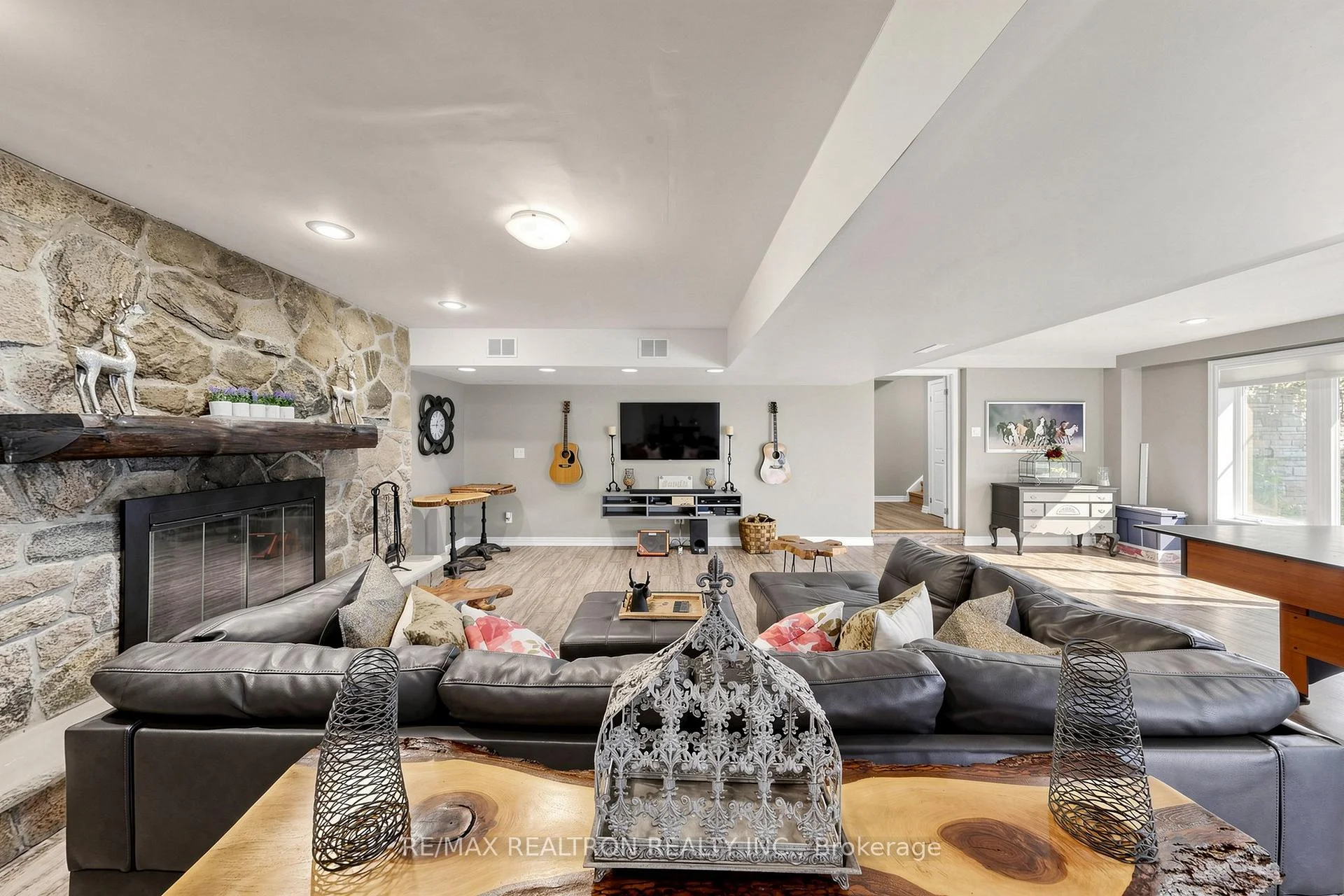 Photo 62 of 250 Kingscross Drive, King, King City — HOMEH