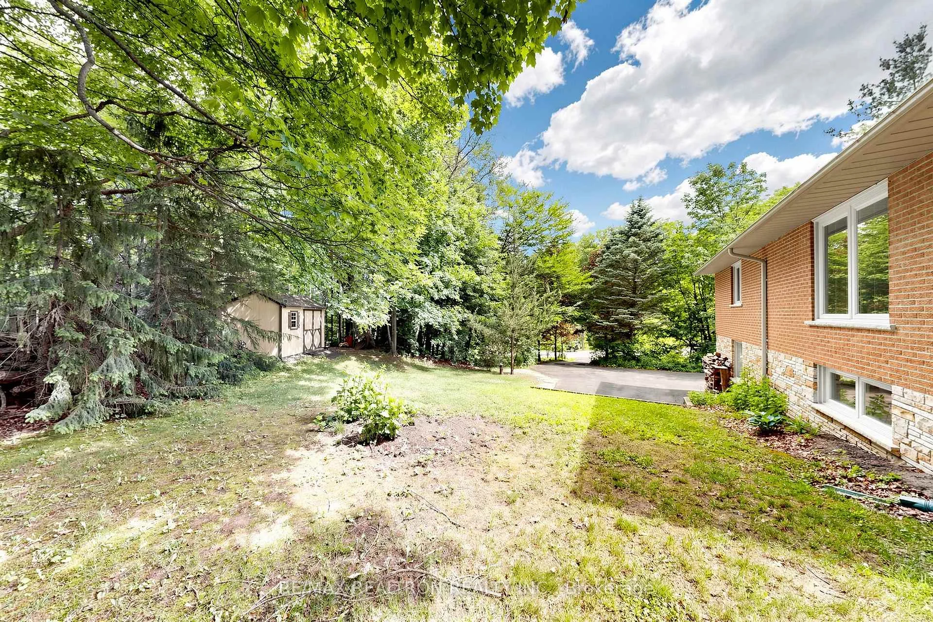 Photo 74 of 250 Kingscross Drive, King, King City — HOMEH