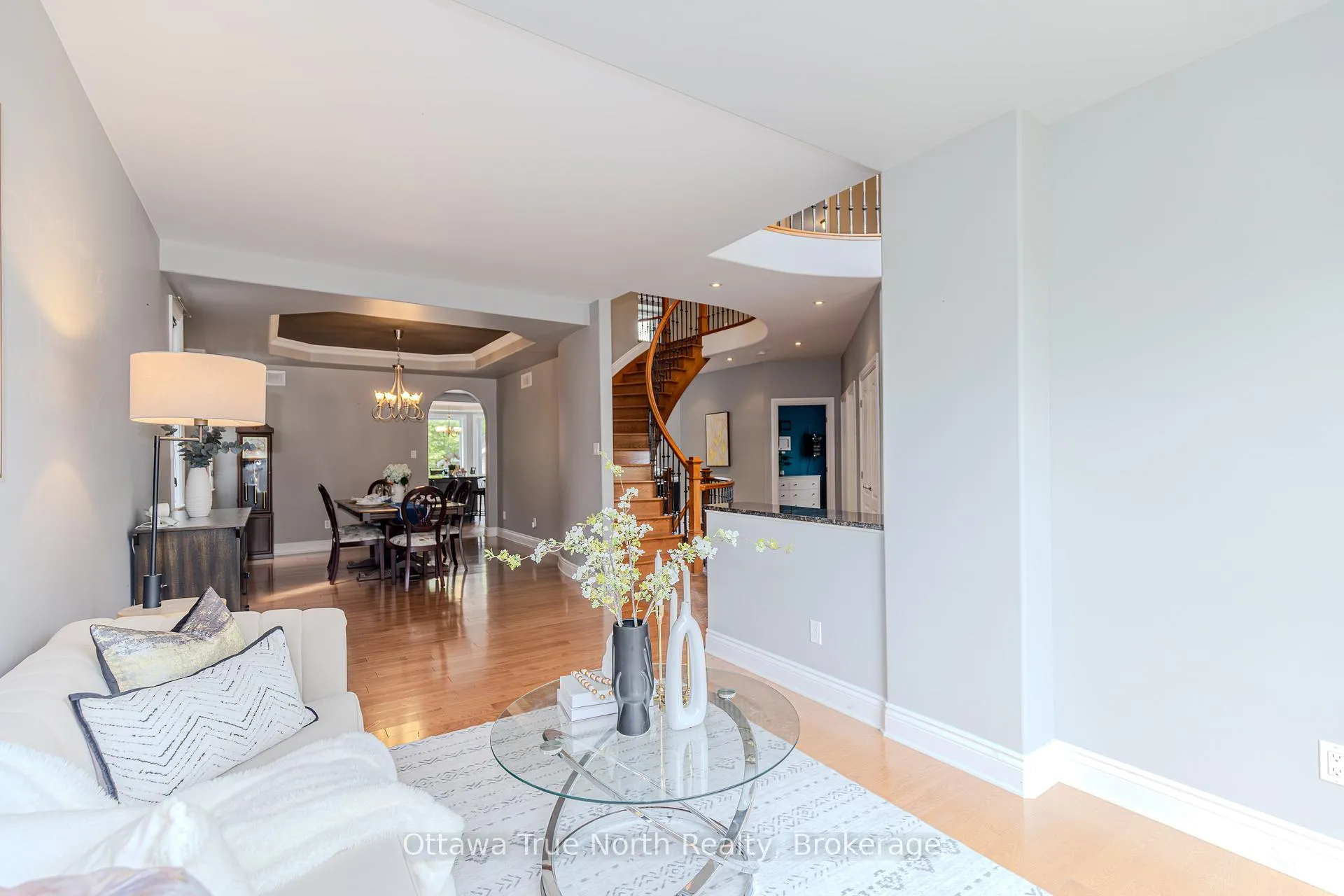 Photo 7 of 507 Kochar Drive, Ottawa, Mooneys Bay — HOMEH