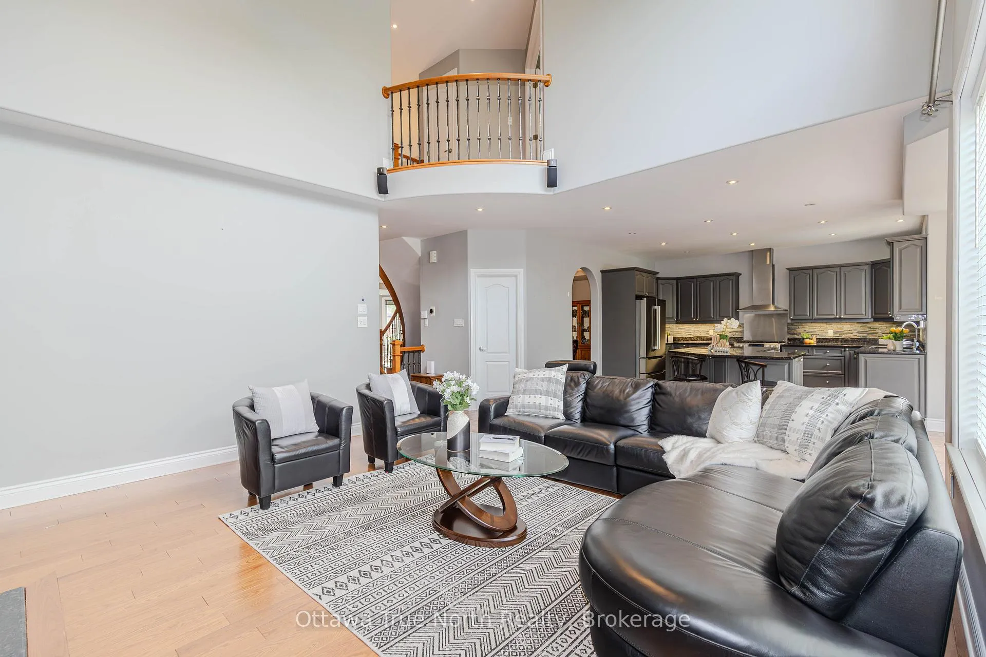 Photo 13 of 507 Kochar Drive, Ottawa, Mooneys Bay — HOMEH