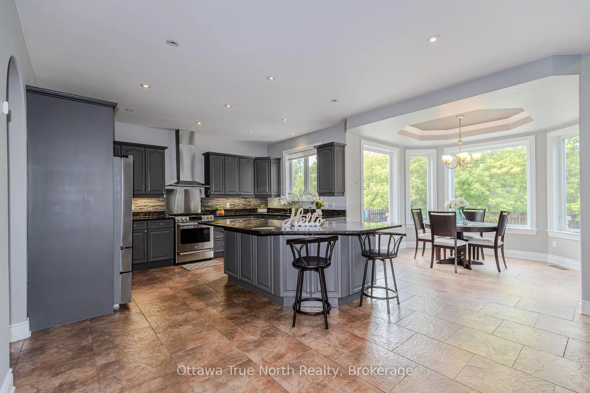 Photo 14 of 507 Kochar Drive, Ottawa, Mooneys Bay — HOMEH