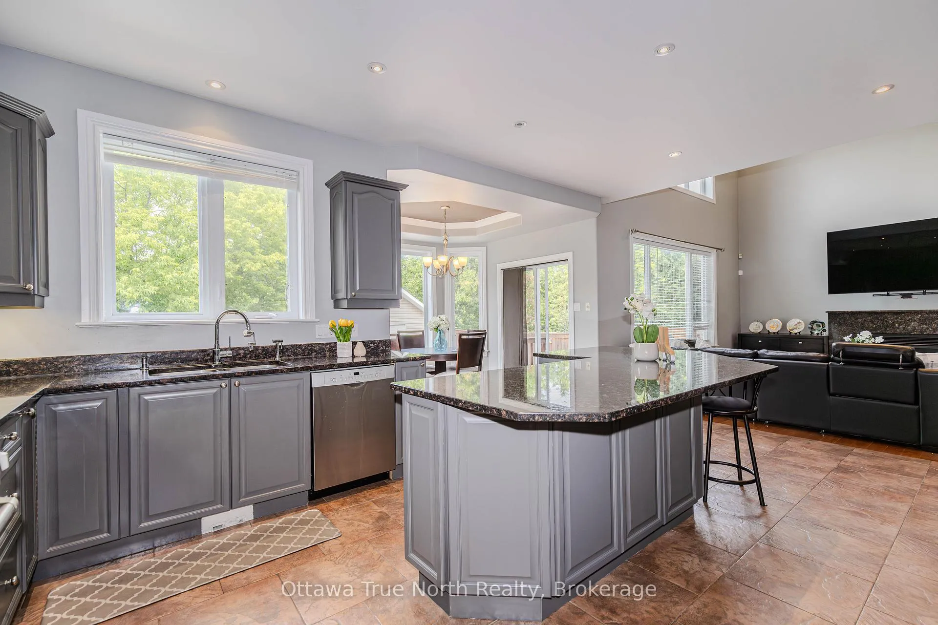 Photo 18 of 507 Kochar Drive, Ottawa, Mooneys Bay — HOMEH