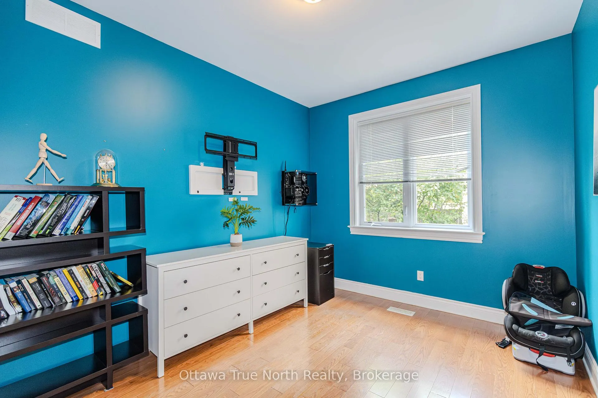 Photo 20 of 507 Kochar Drive, Ottawa, Mooneys Bay — HOMEH