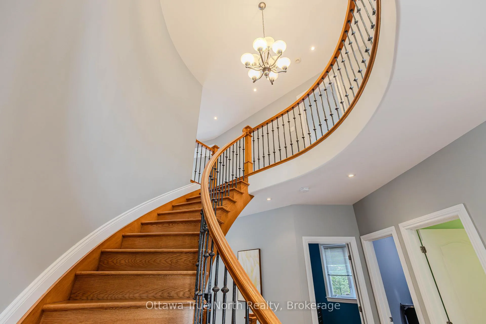 Photo 23 of 507 Kochar Drive, Ottawa, Mooneys Bay — HOMEH