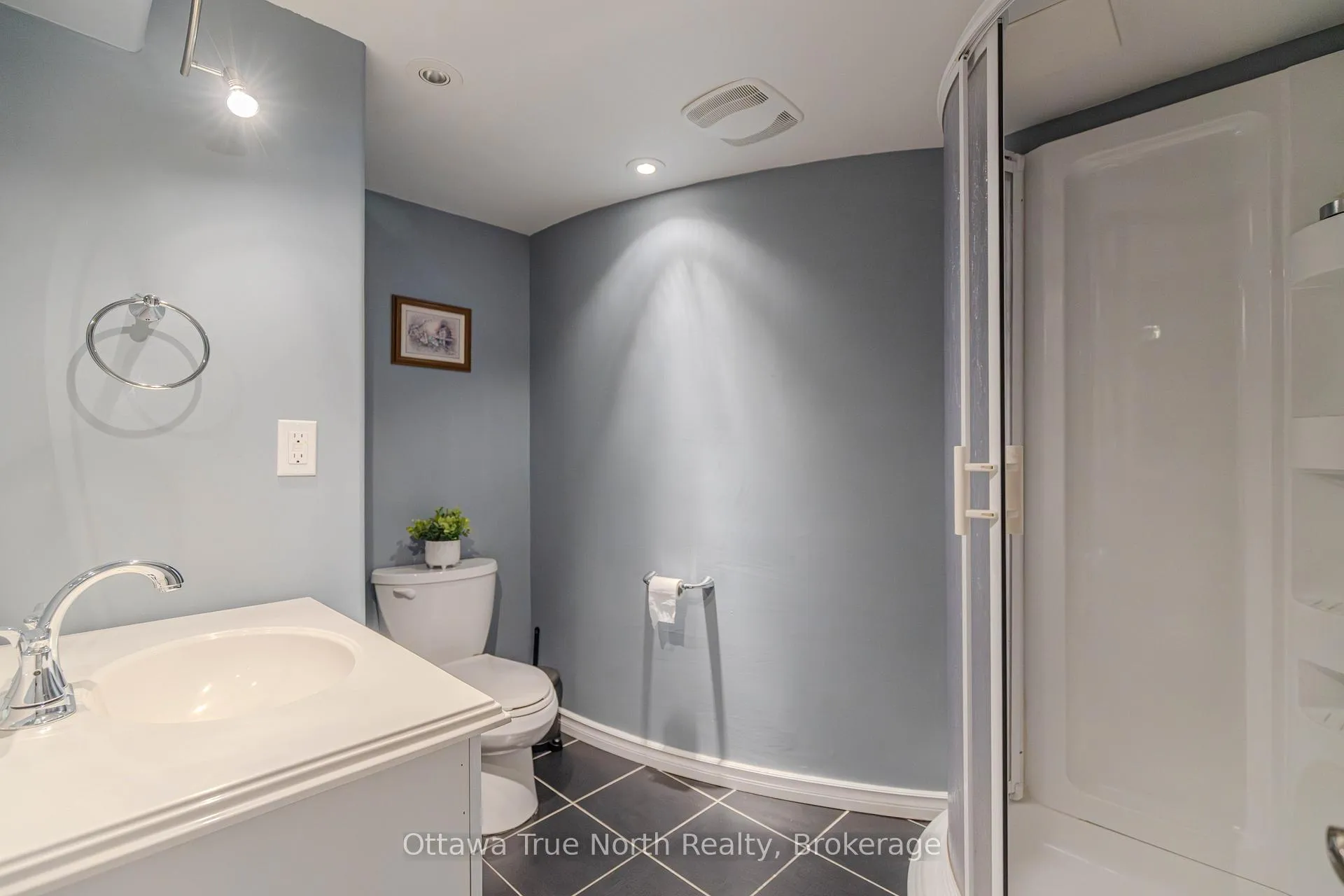 Photo 46 of 507 Kochar Drive, Ottawa, Mooneys Bay — HOMEH