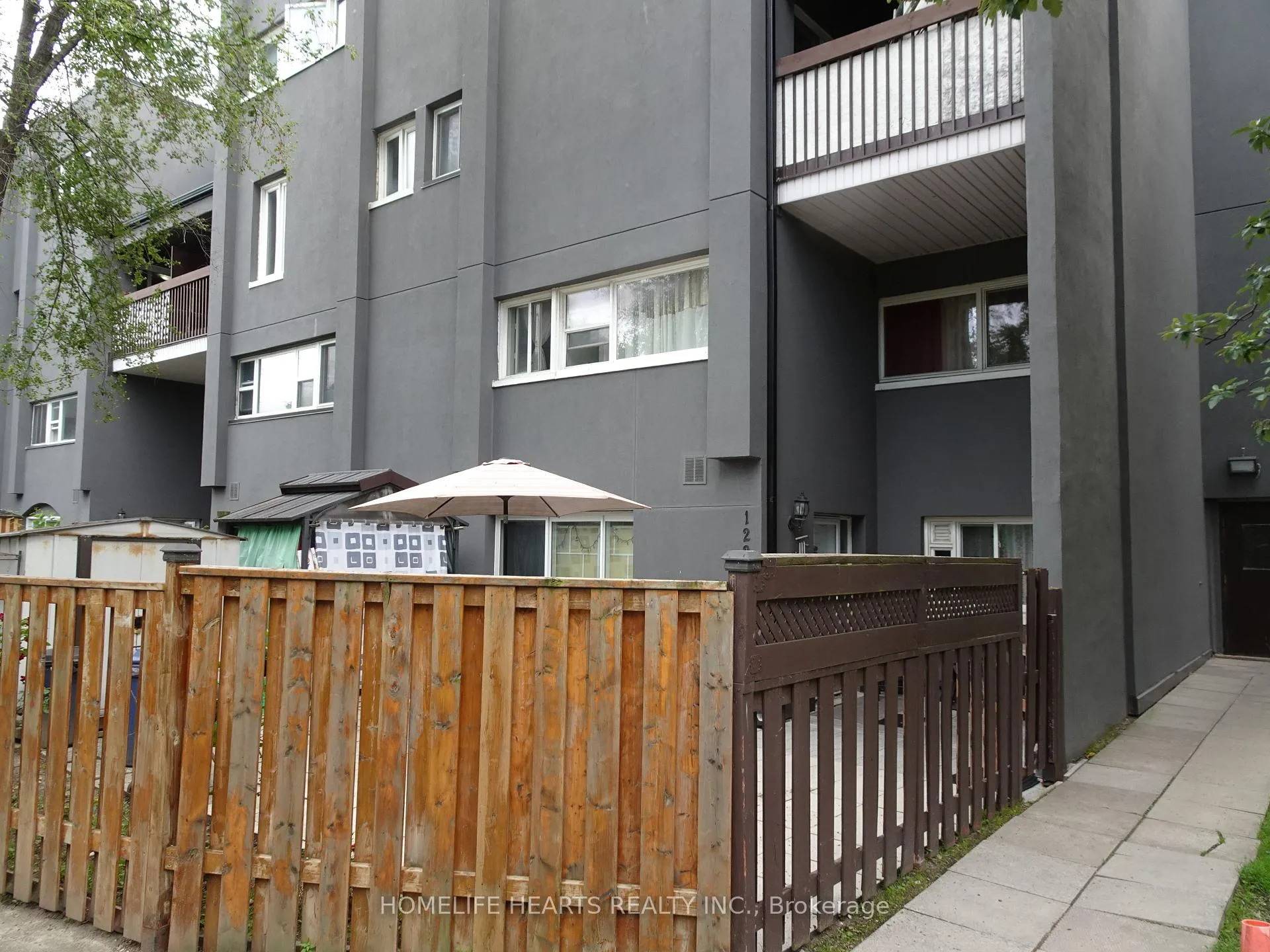 Photo 2 of Unit 122, 3040 Constitution Boulevard, Mississauga, Applewood — HOMEH
