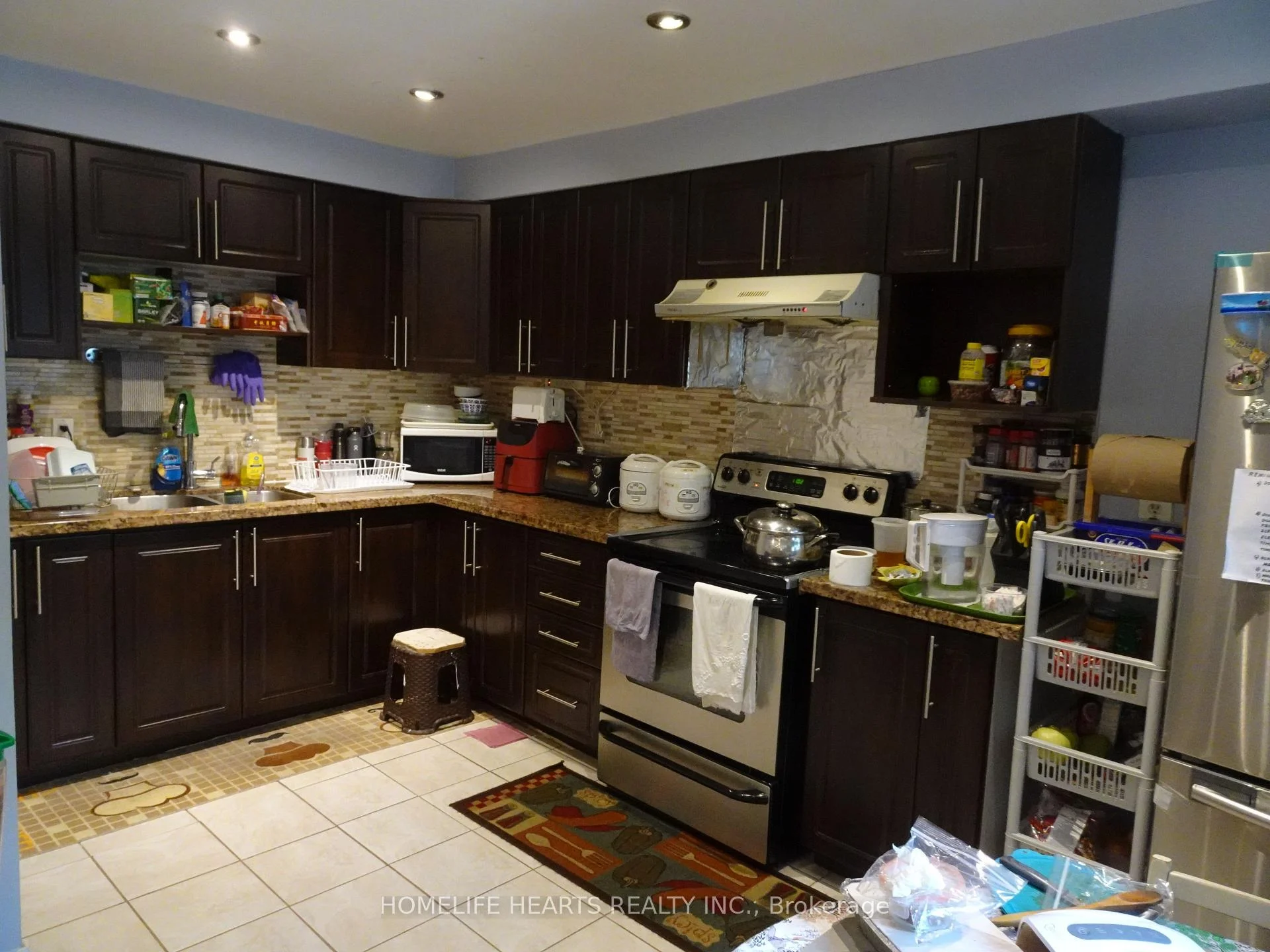 Photo 3 of Unit 122, 3040 Constitution Boulevard, Mississauga, Applewood — HOMEH