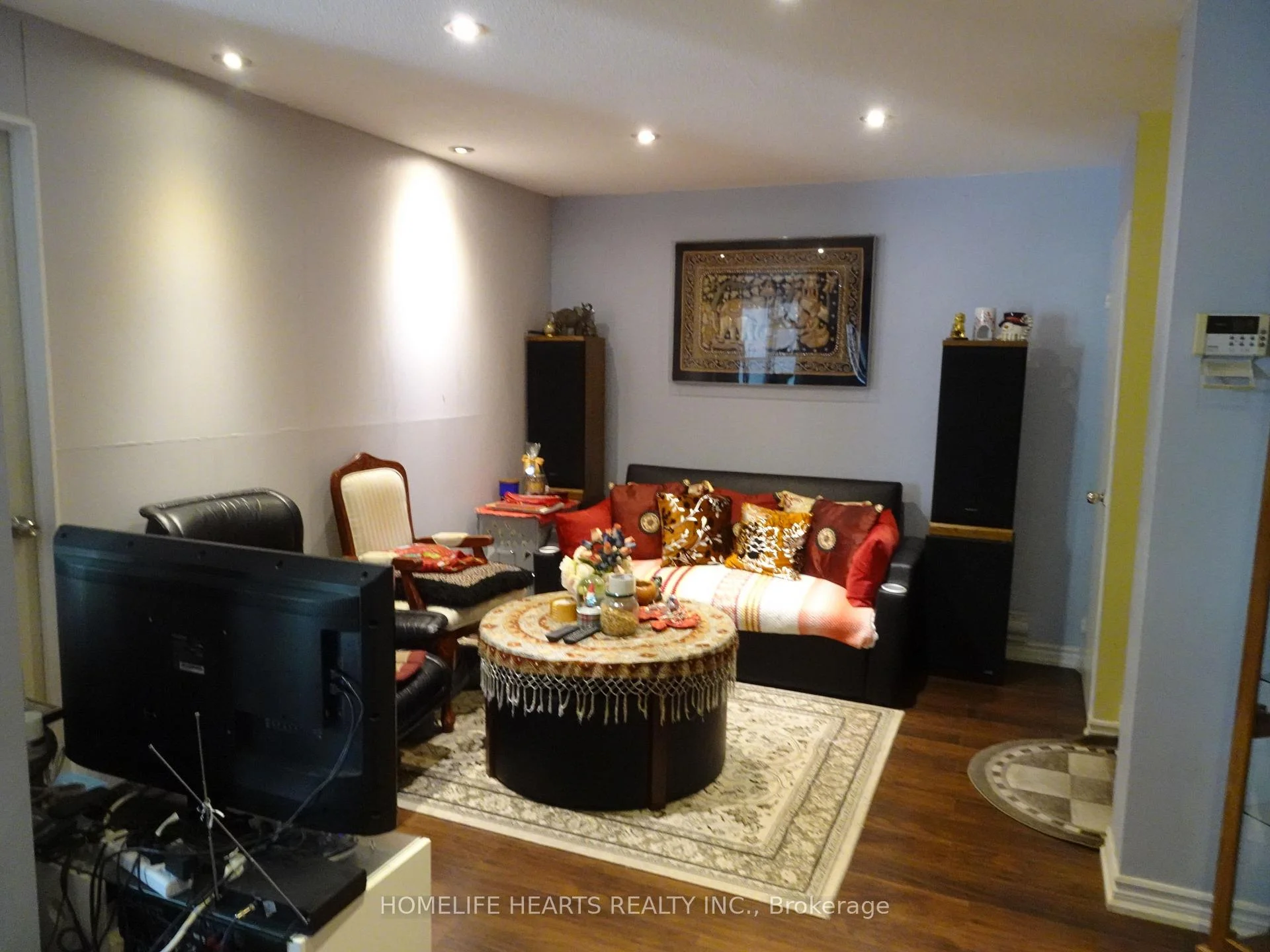 Photo 4 of Unit 122, 3040 Constitution Boulevard, Mississauga, Applewood — HOMEH