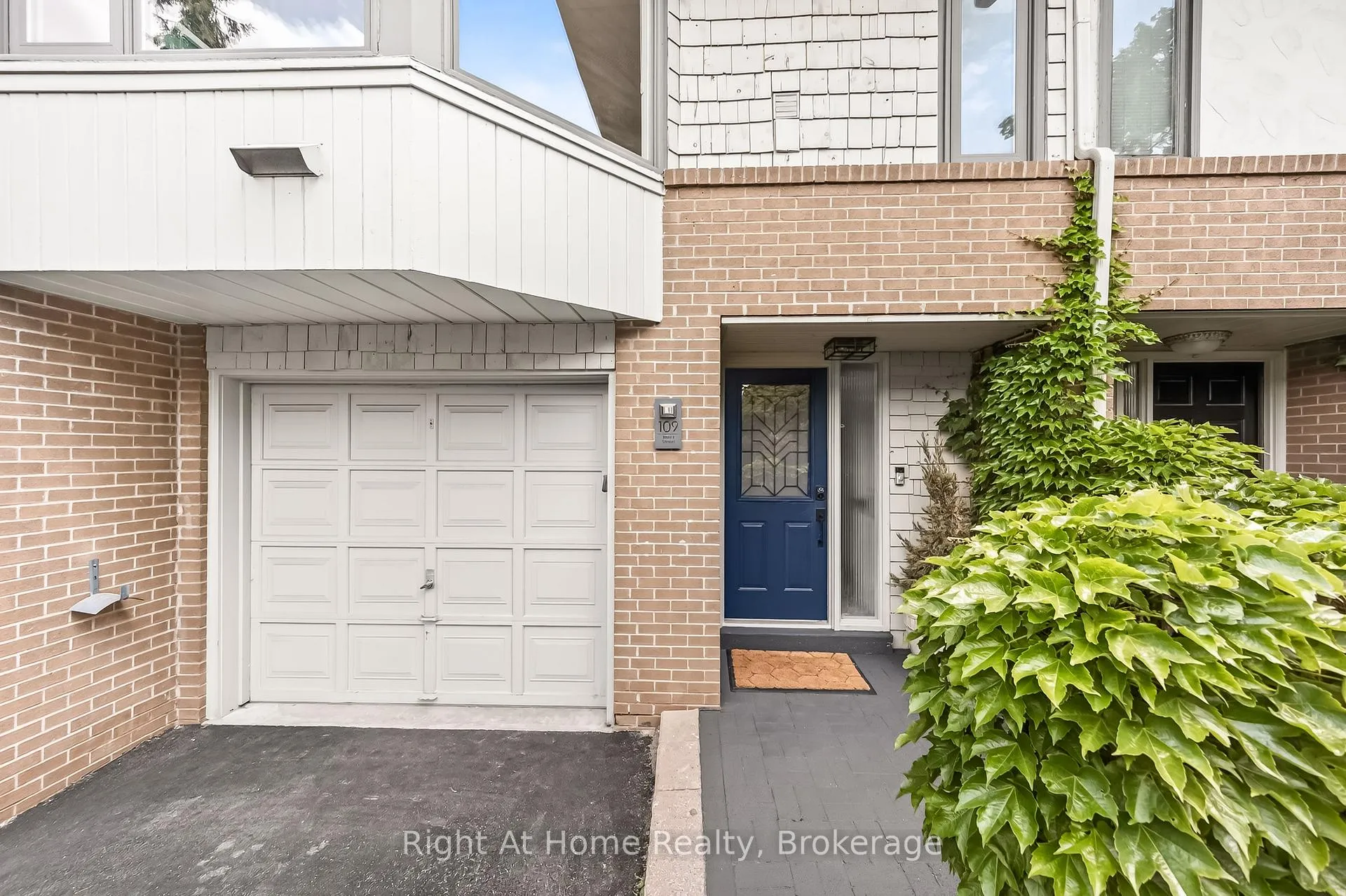 Photo 2 of 109 Brant Street, Oakville, Central — HOMEH