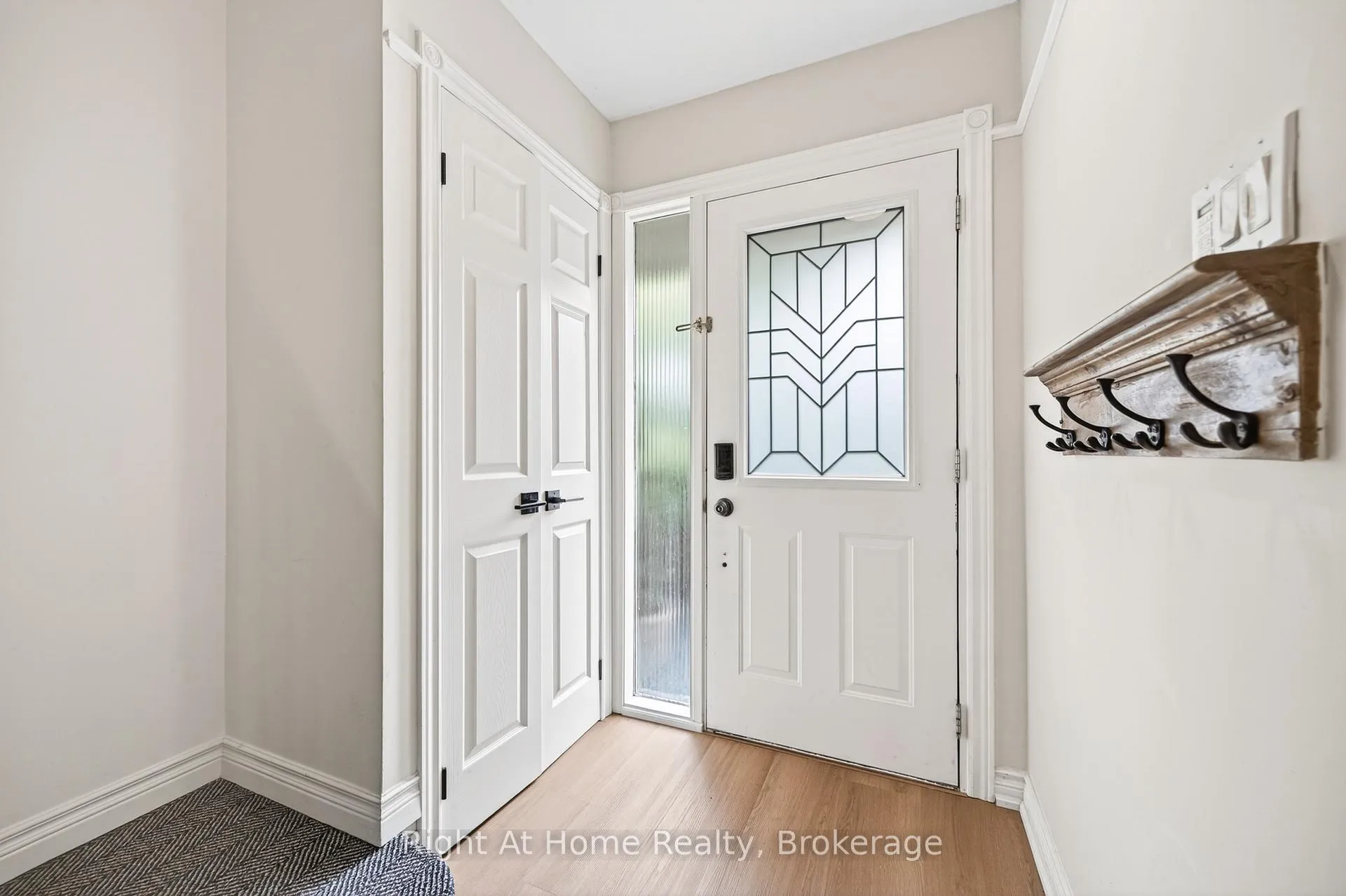Photo 3 of 109 Brant Street, Oakville, Central — HOMEH