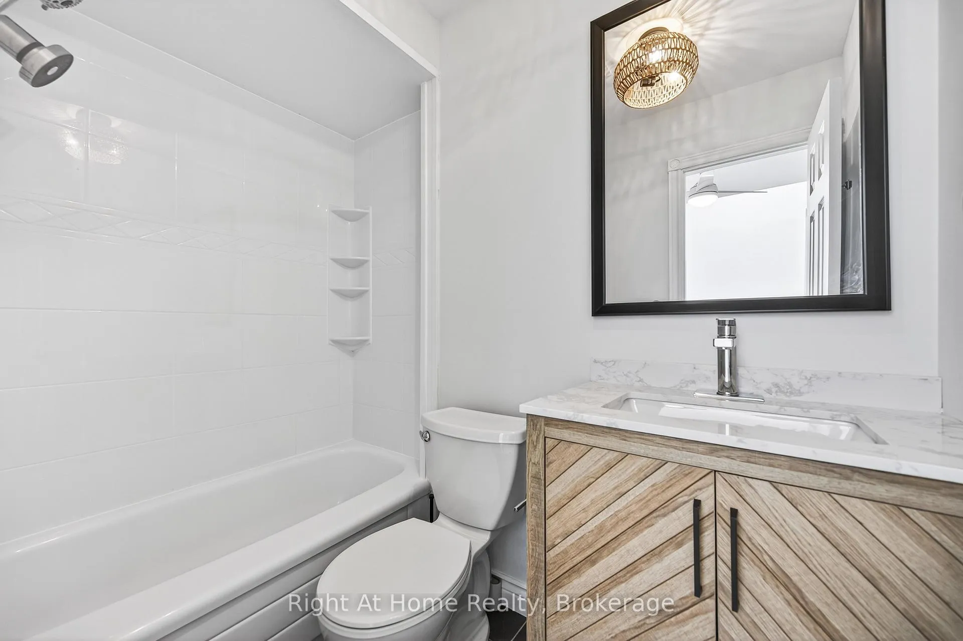 Photo 5 of 109 Brant Street, Oakville, Central — HOMEH