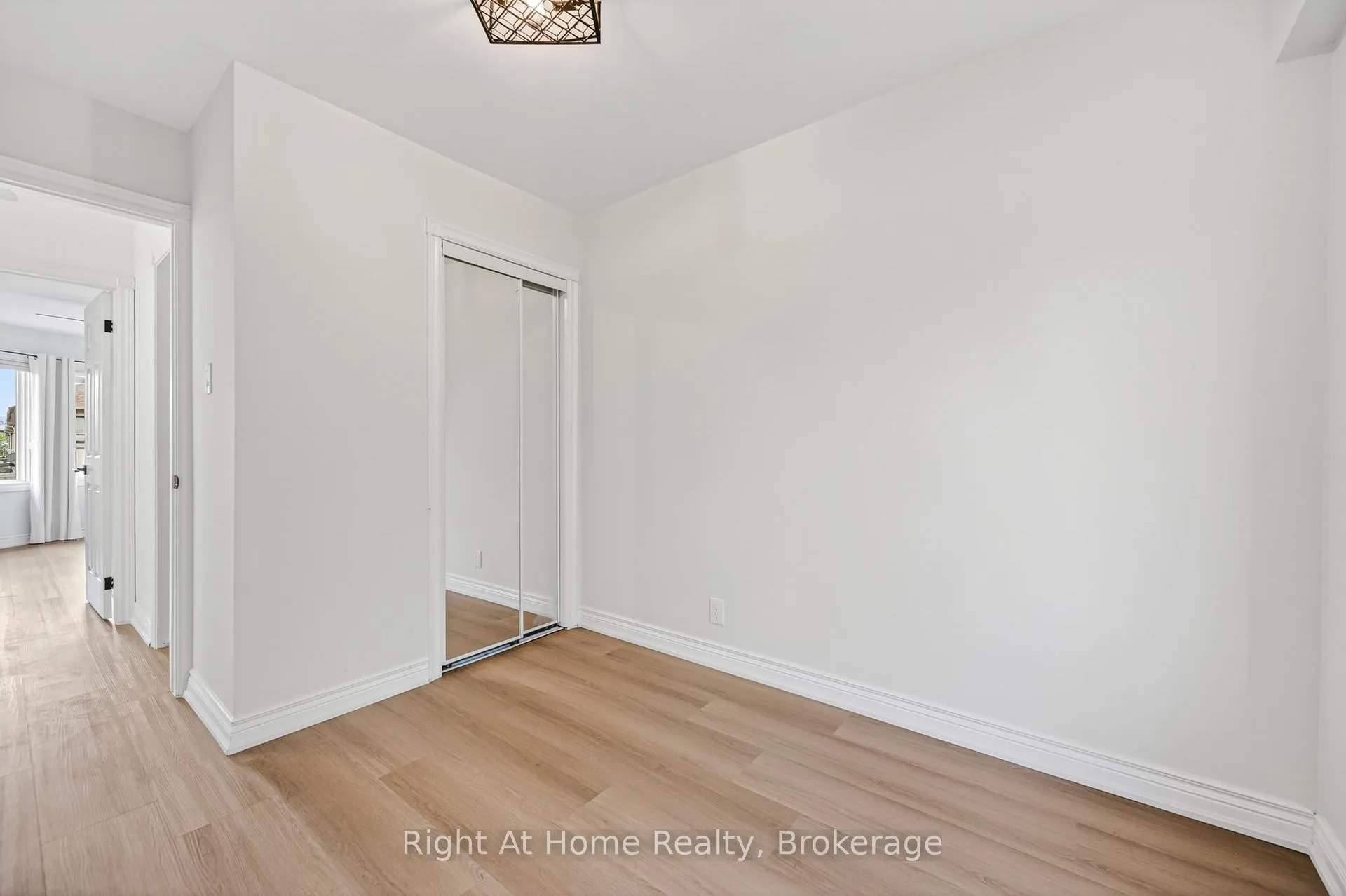Photo 11 of 109 Brant Street, Oakville, Central — HOMEH