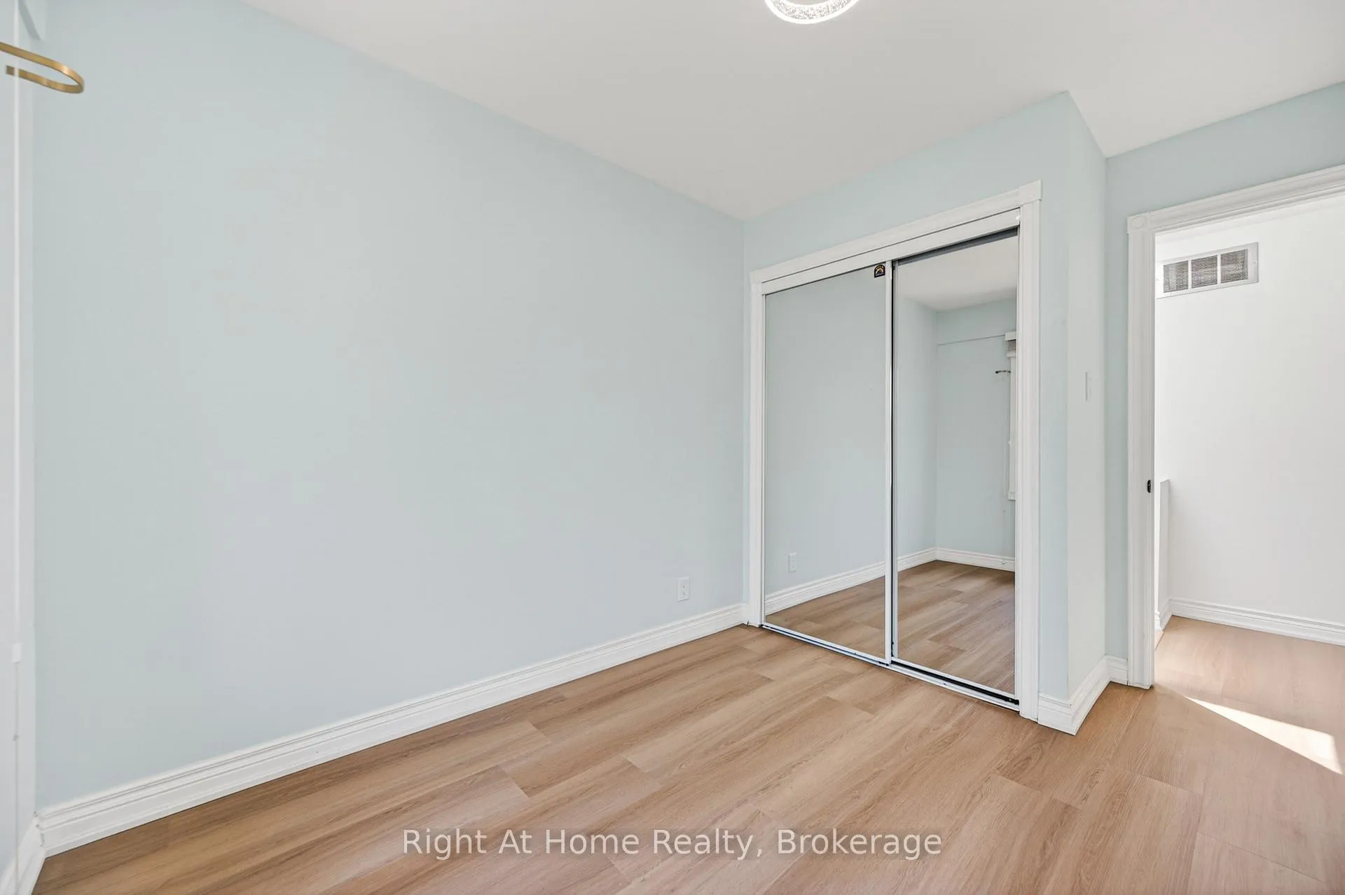 Photo 13 of 109 Brant Street, Oakville, Central — HOMEH